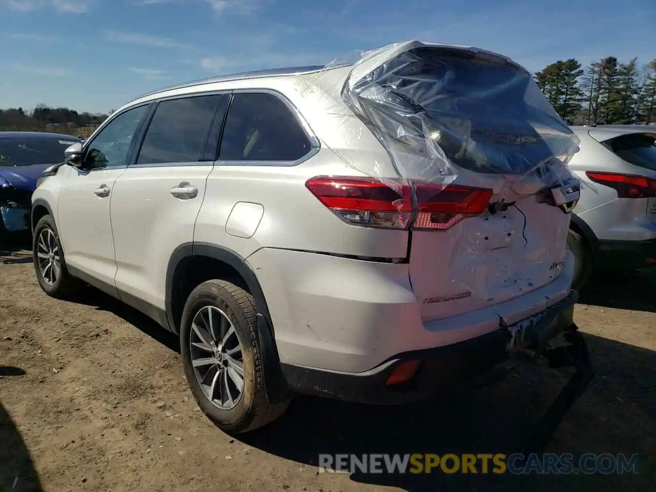 3 Photograph of a damaged car 5TDJZRFH5KS618166 TOYOTA HIGHLANDER 2019