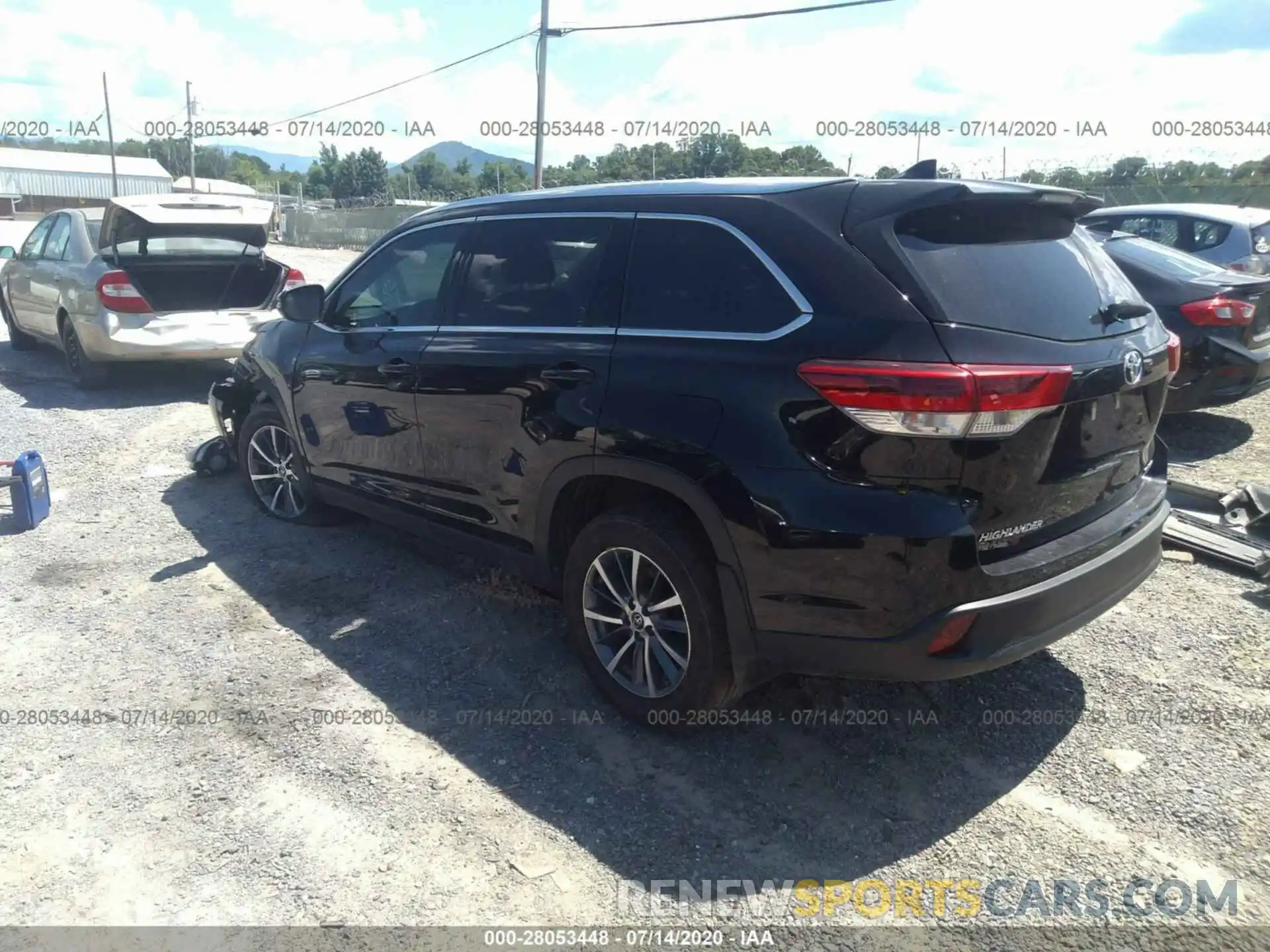 3 Photograph of a damaged car 5TDJZRFH5KS619172 TOYOTA HIGHLANDER 2019