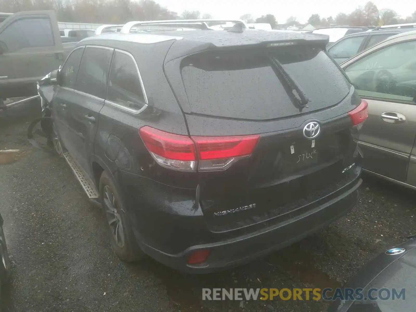 3 Photograph of a damaged car 5TDJZRFH5KS619625 TOYOTA HIGHLANDER 2019