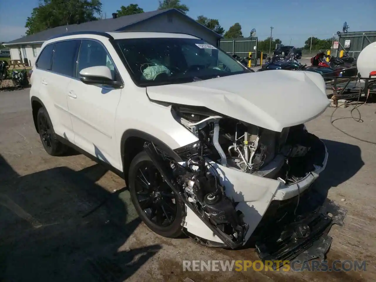 1 Photograph of a damaged car 5TDJZRFH5KS620502 TOYOTA HIGHLANDER 2019