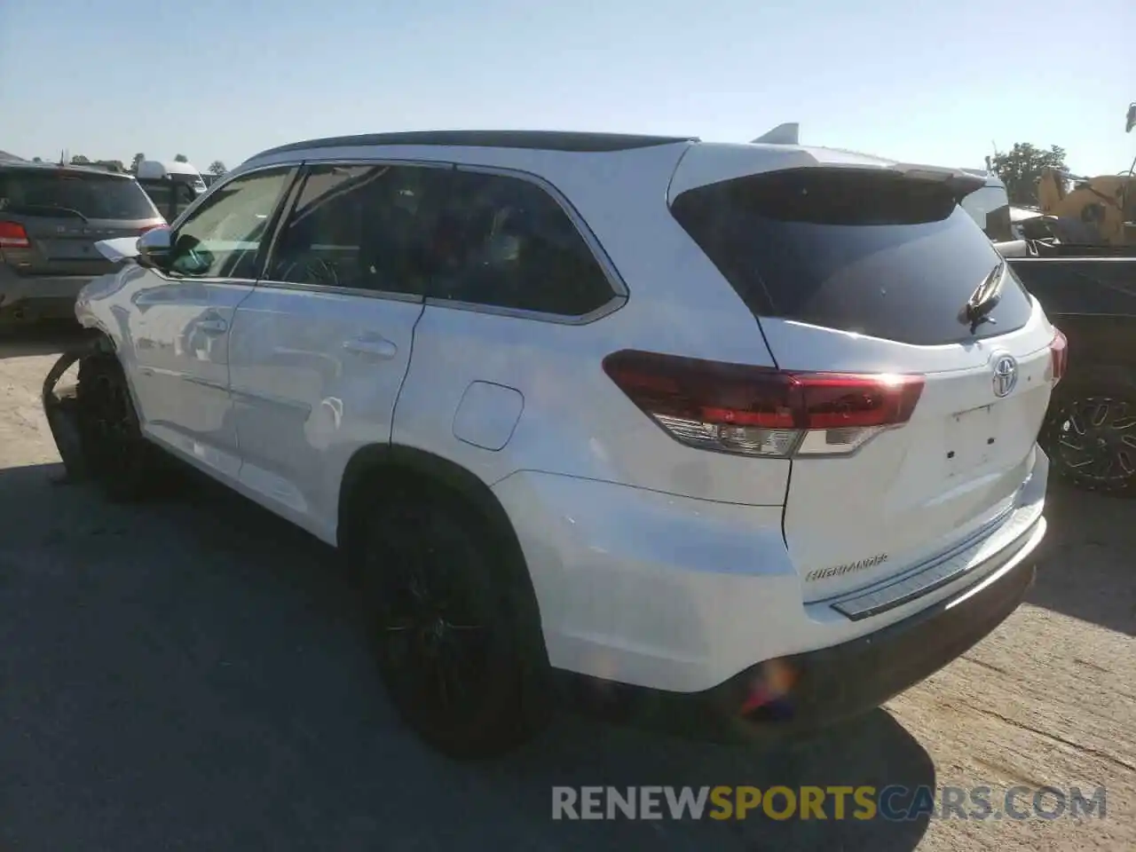 3 Photograph of a damaged car 5TDJZRFH5KS620502 TOYOTA HIGHLANDER 2019