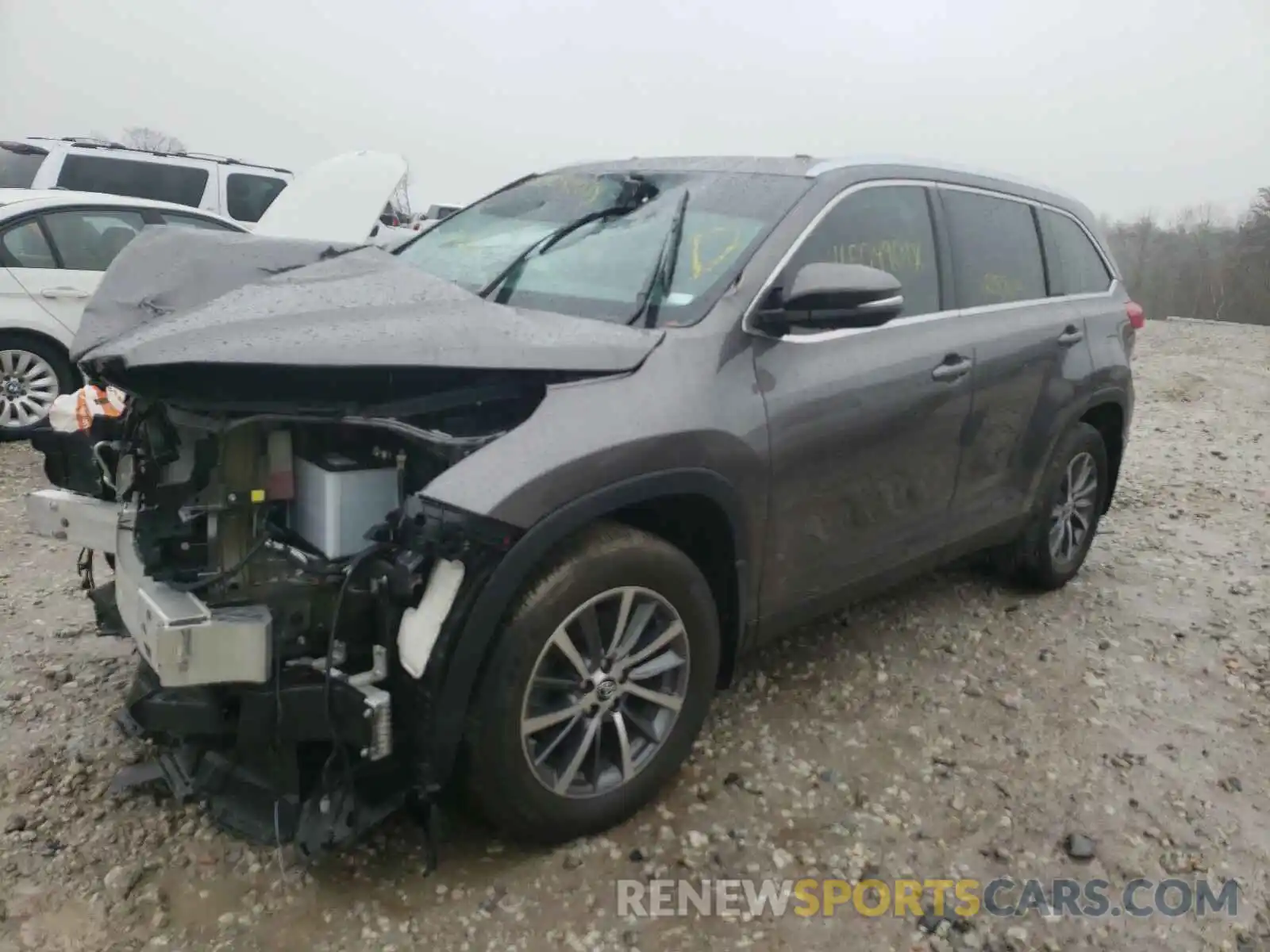 2 Photograph of a damaged car 5TDJZRFH5KS621357 TOYOTA HIGHLANDER 2019