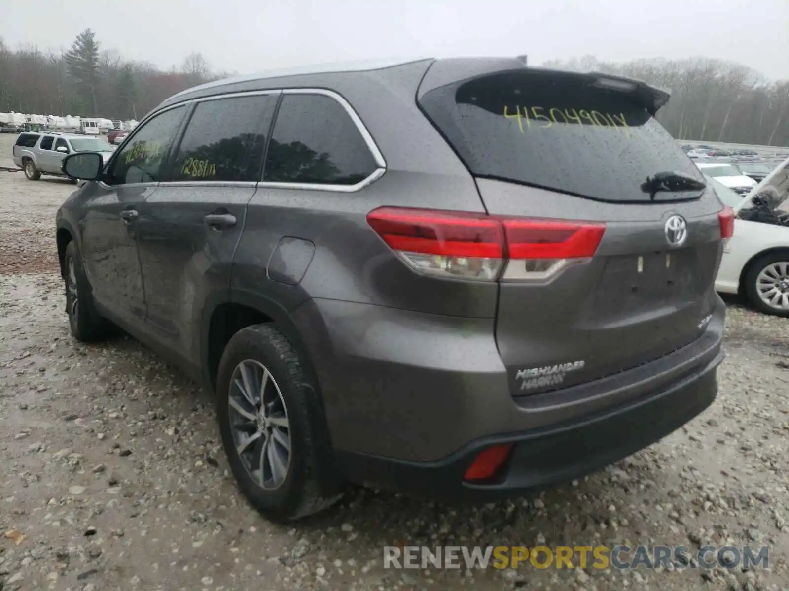 3 Photograph of a damaged car 5TDJZRFH5KS621357 TOYOTA HIGHLANDER 2019