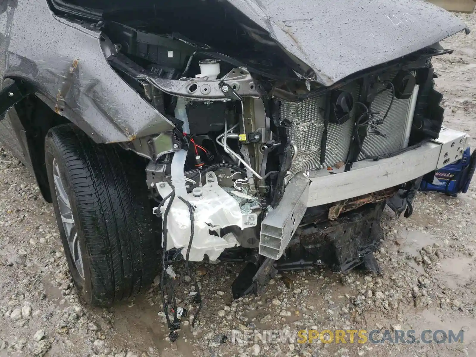 9 Photograph of a damaged car 5TDJZRFH5KS621357 TOYOTA HIGHLANDER 2019