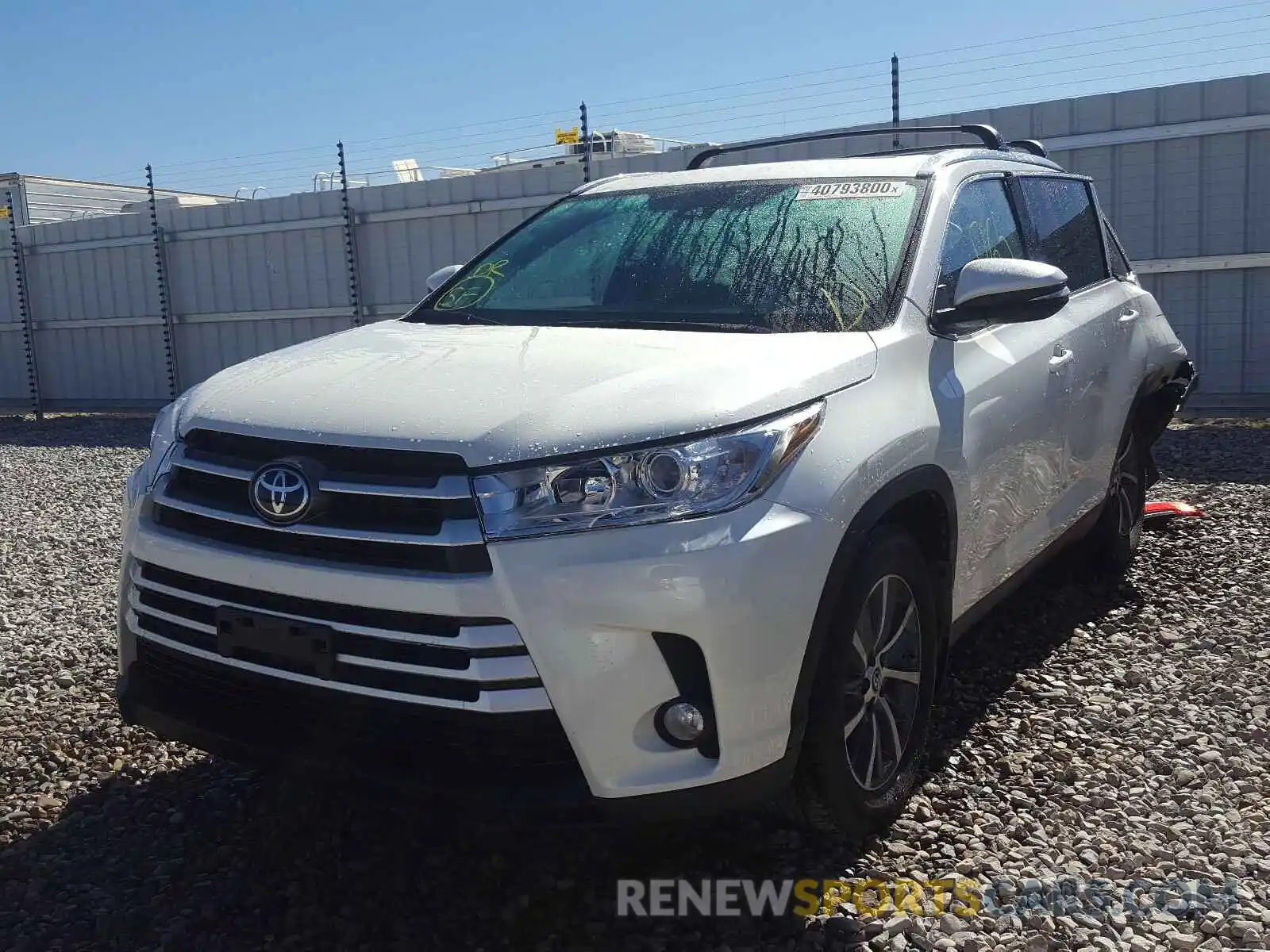 2 Photograph of a damaged car 5TDJZRFH5KS621570 TOYOTA HIGHLANDER 2019