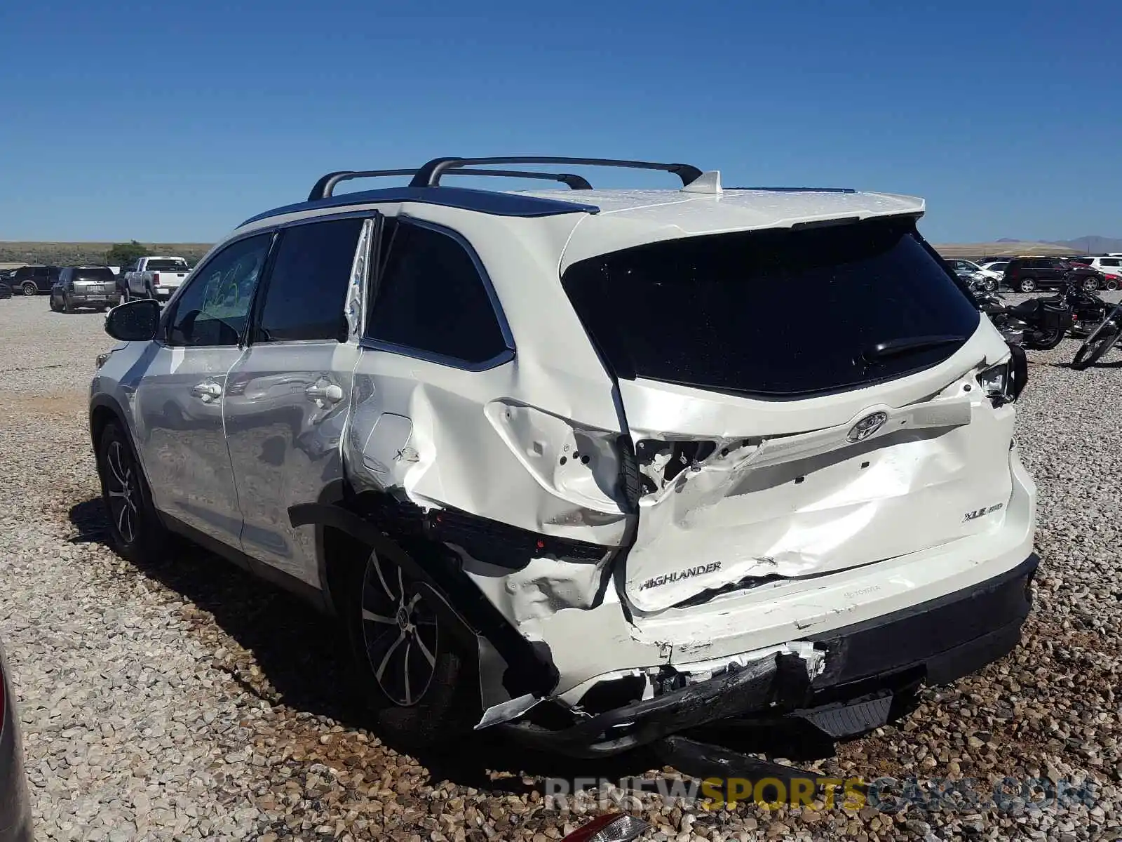 3 Photograph of a damaged car 5TDJZRFH5KS621570 TOYOTA HIGHLANDER 2019