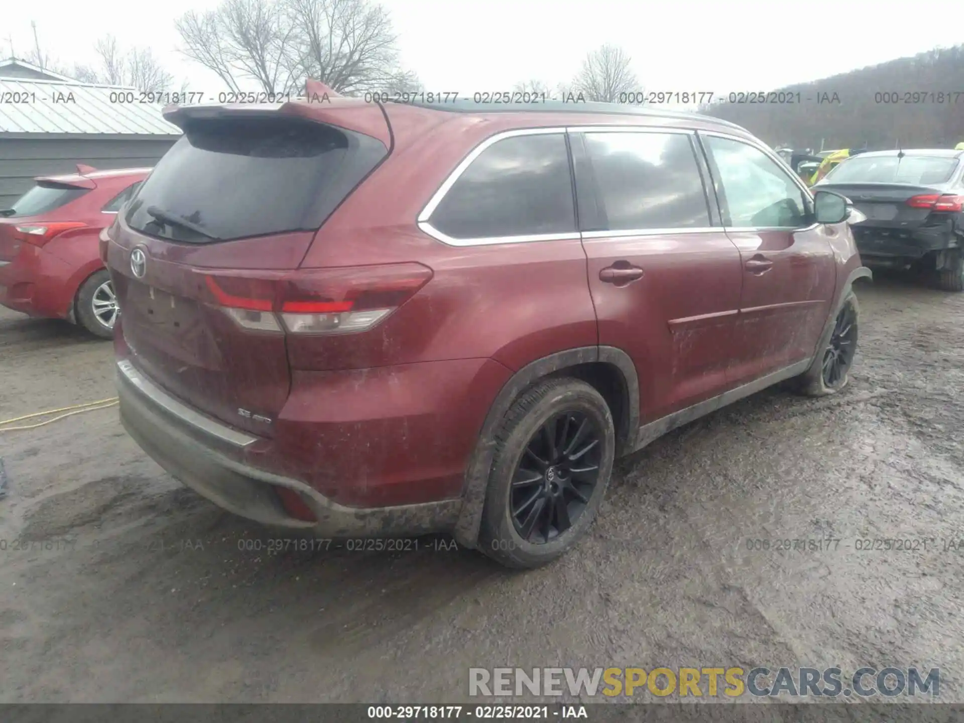 4 Photograph of a damaged car 5TDJZRFH5KS622007 TOYOTA HIGHLANDER 2019