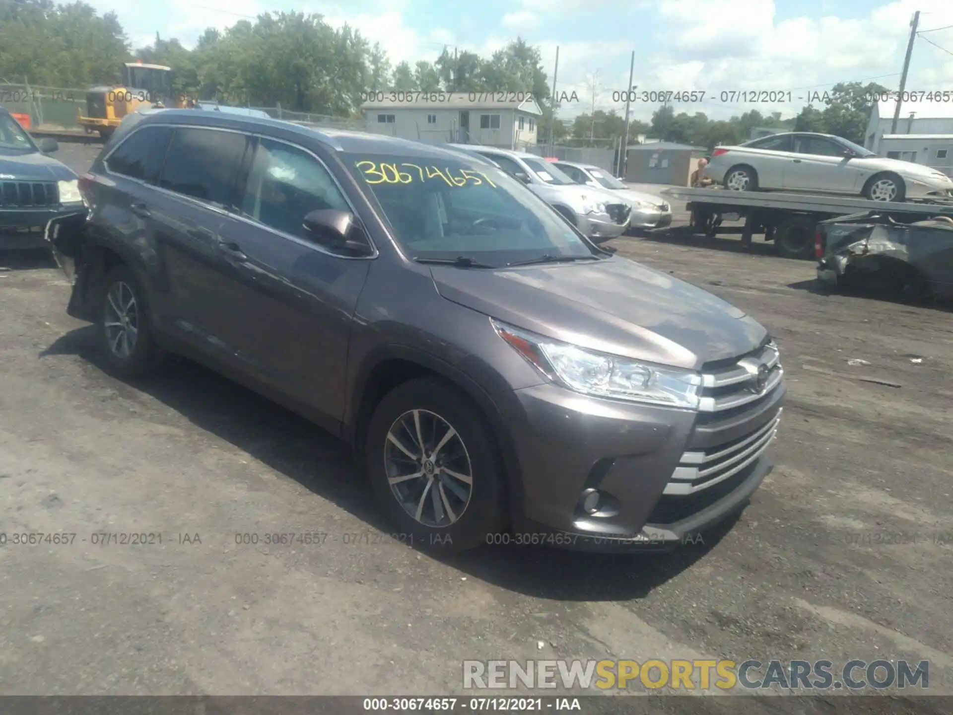 1 Photograph of a damaged car 5TDJZRFH5KS623223 TOYOTA HIGHLANDER 2019