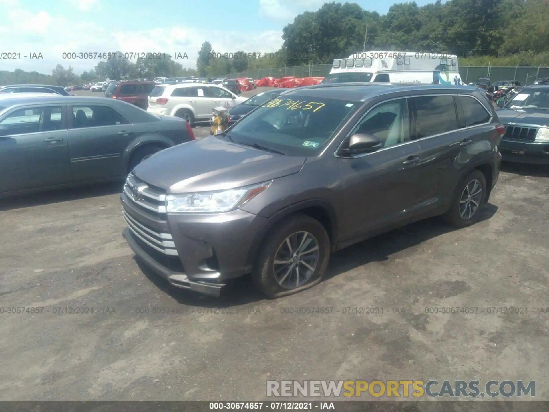 2 Photograph of a damaged car 5TDJZRFH5KS623223 TOYOTA HIGHLANDER 2019