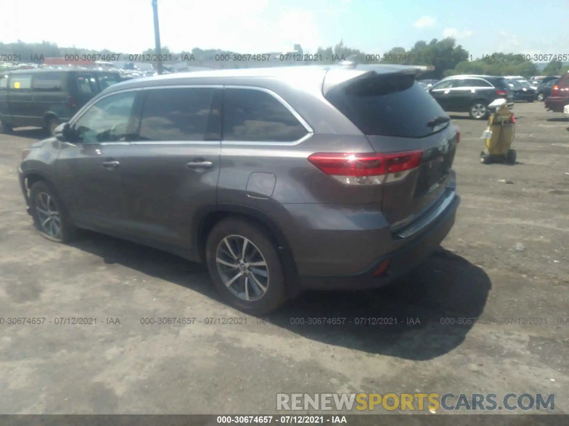 3 Photograph of a damaged car 5TDJZRFH5KS623223 TOYOTA HIGHLANDER 2019