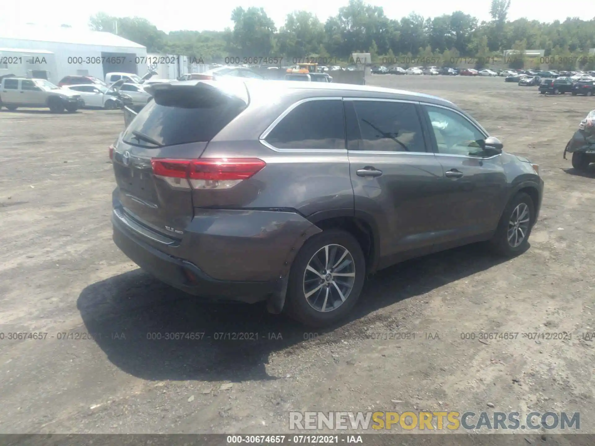 4 Photograph of a damaged car 5TDJZRFH5KS623223 TOYOTA HIGHLANDER 2019