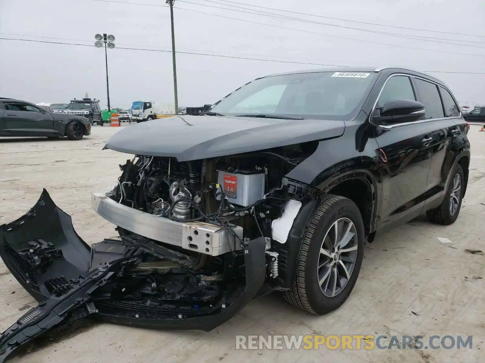 2 Photograph of a damaged car 5TDJZRFH5KS623819 TOYOTA HIGHLANDER 2019