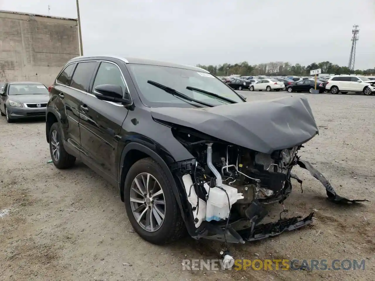 1 Photograph of a damaged car 5TDJZRFH5KS625912 TOYOTA HIGHLANDER 2019