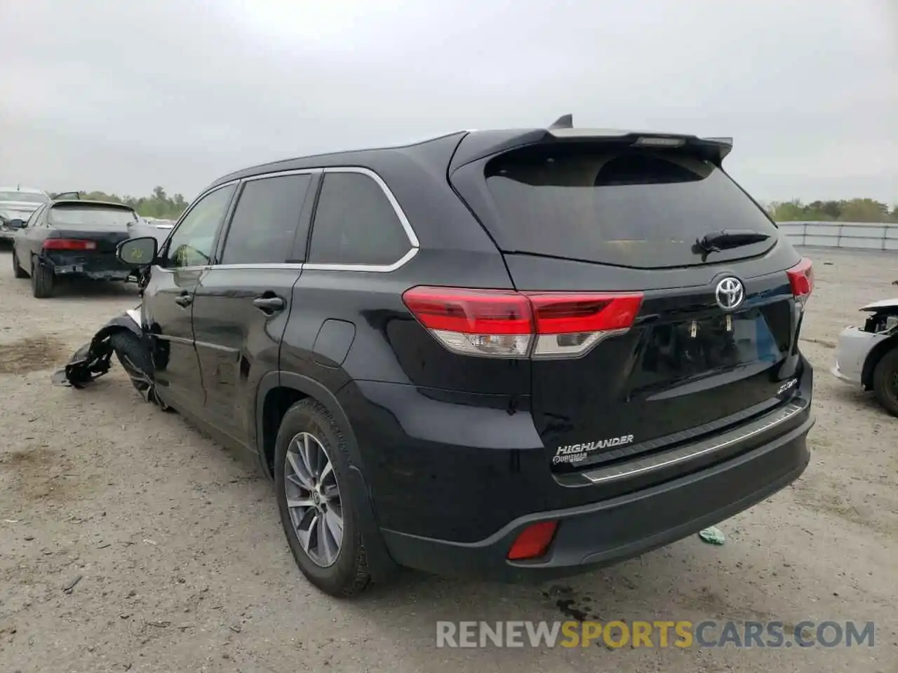 3 Photograph of a damaged car 5TDJZRFH5KS625912 TOYOTA HIGHLANDER 2019