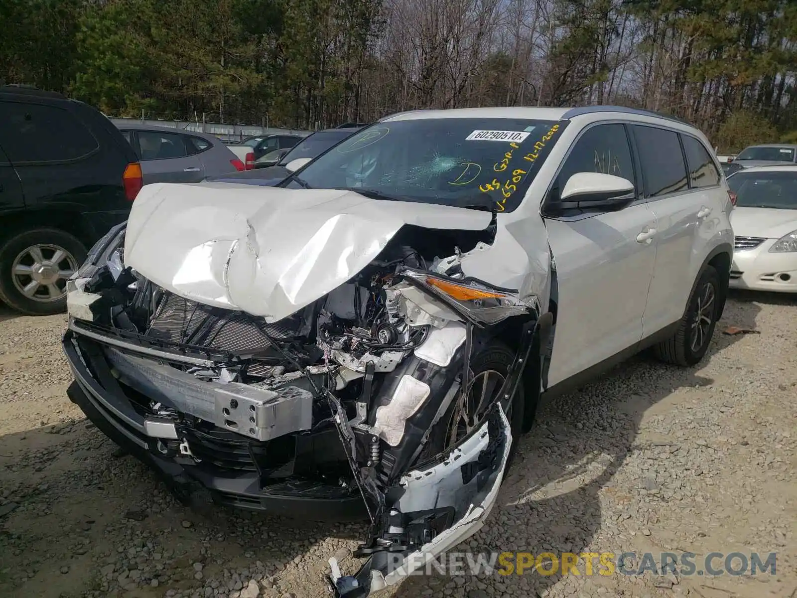 2 Photograph of a damaged car 5TDJZRFH5KS626509 TOYOTA HIGHLANDER 2019