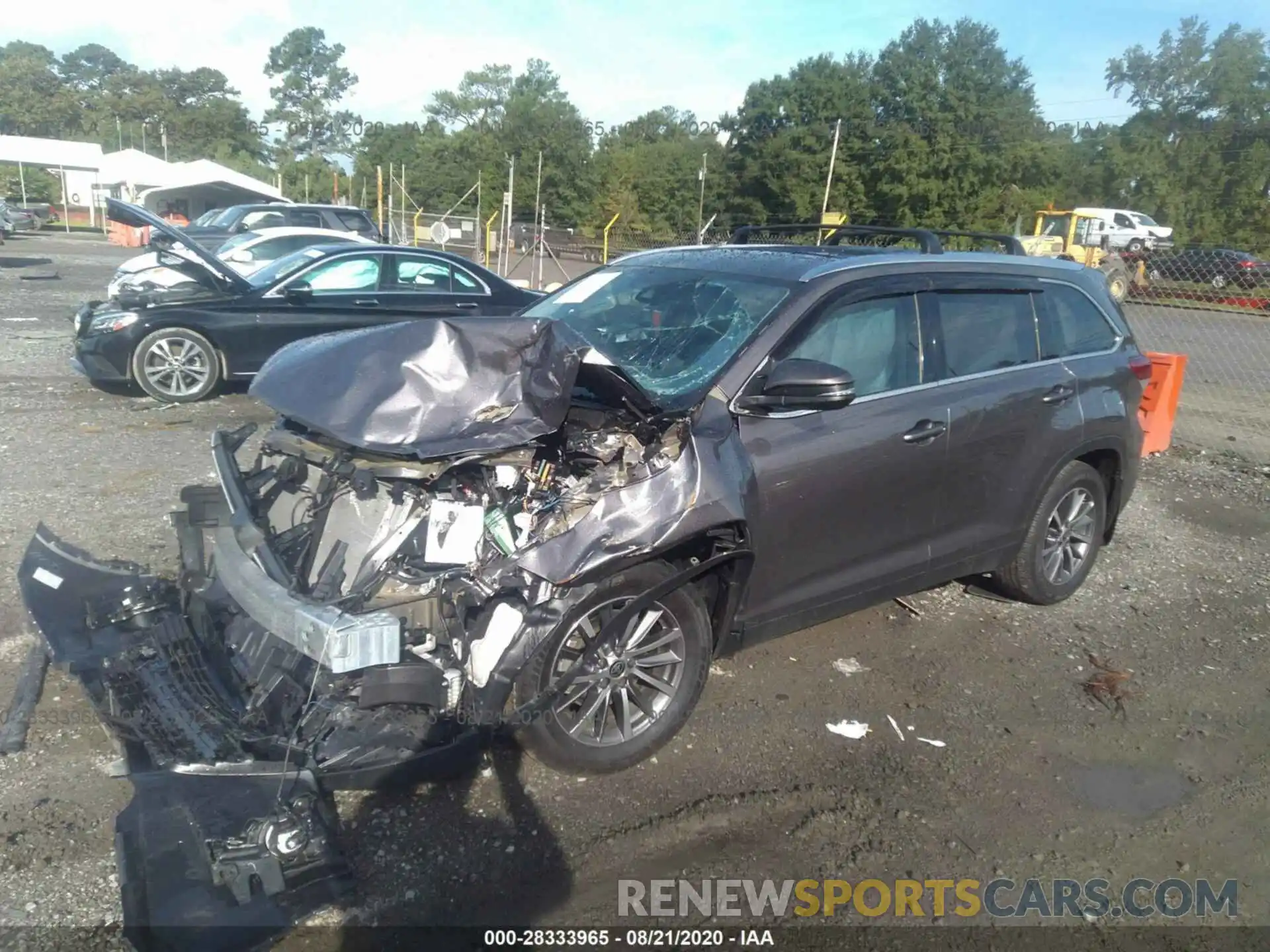 2 Photograph of a damaged car 5TDJZRFH5KS626705 TOYOTA HIGHLANDER 2019