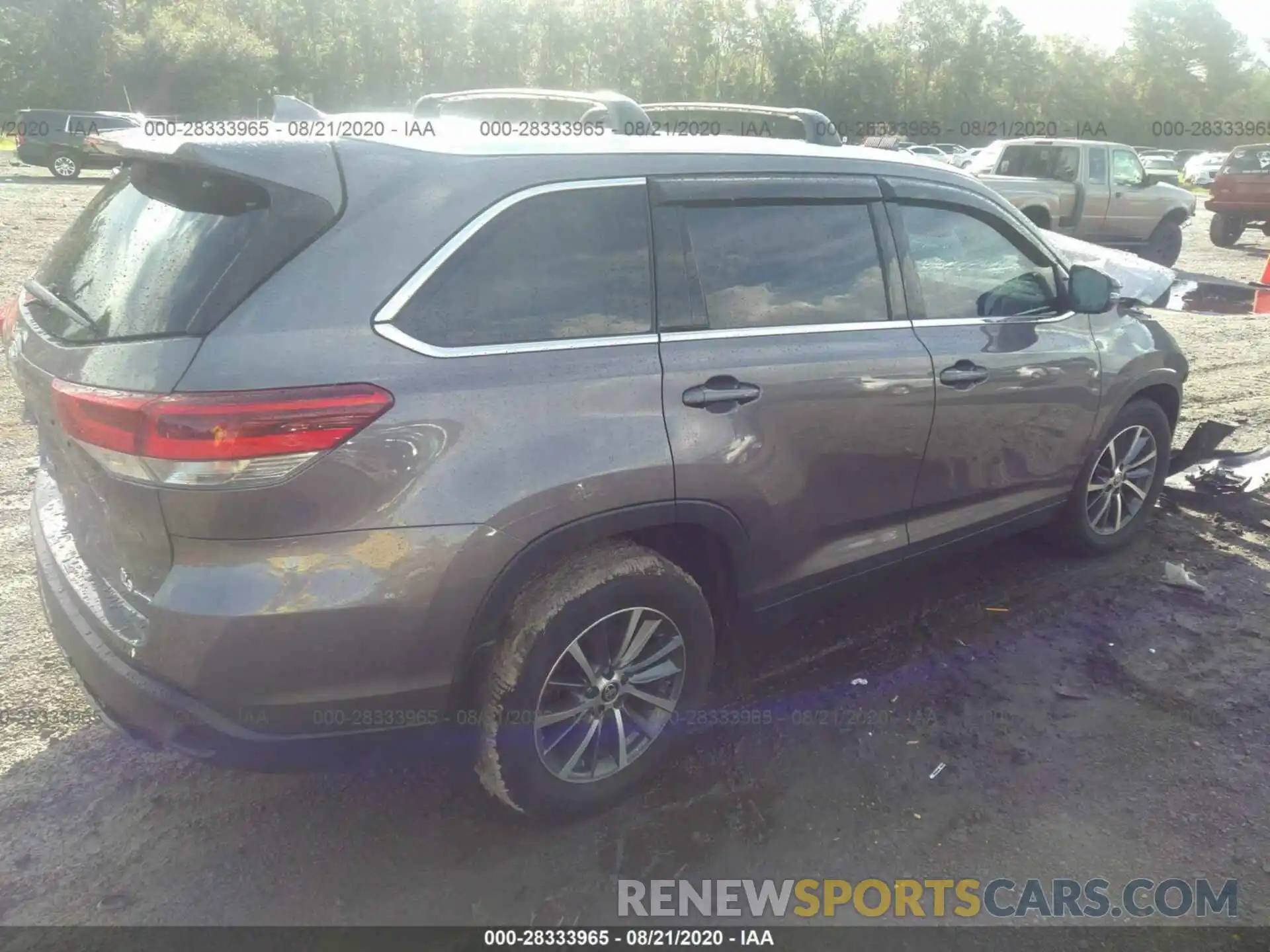 4 Photograph of a damaged car 5TDJZRFH5KS626705 TOYOTA HIGHLANDER 2019