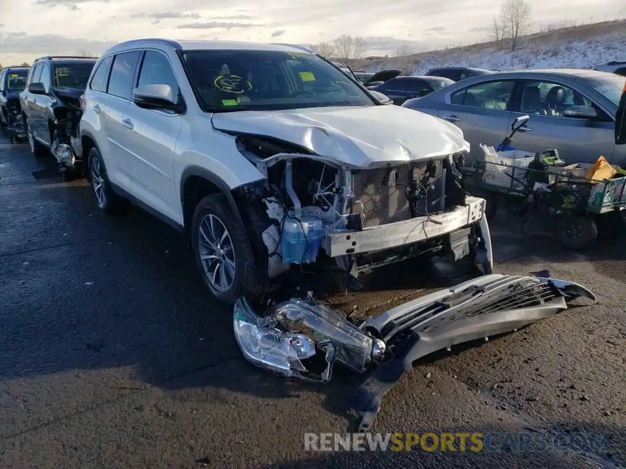 1 Photograph of a damaged car 5TDJZRFH5KS627028 TOYOTA HIGHLANDER 2019