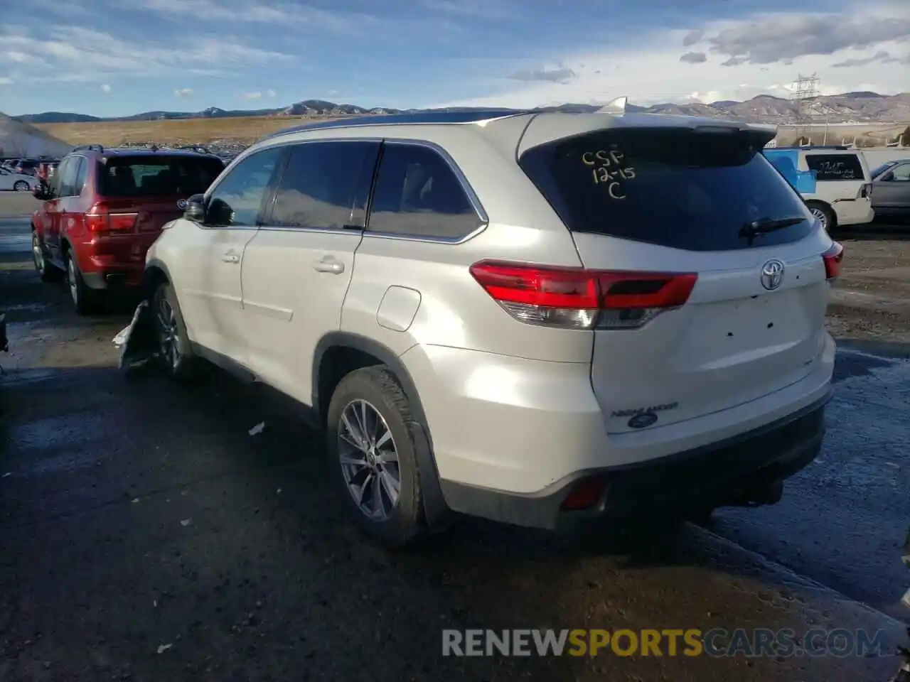 3 Photograph of a damaged car 5TDJZRFH5KS627028 TOYOTA HIGHLANDER 2019