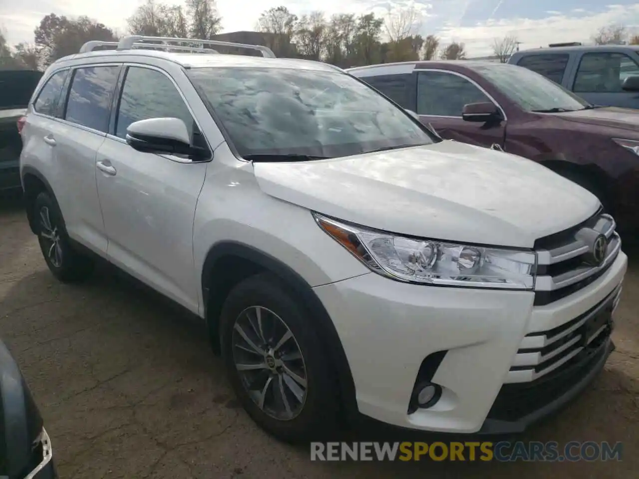 1 Photograph of a damaged car 5TDJZRFH5KS628650 TOYOTA HIGHLANDER 2019