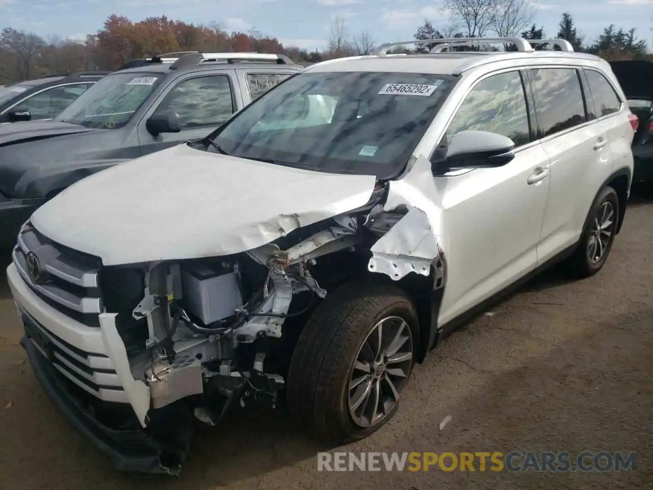 2 Photograph of a damaged car 5TDJZRFH5KS628650 TOYOTA HIGHLANDER 2019