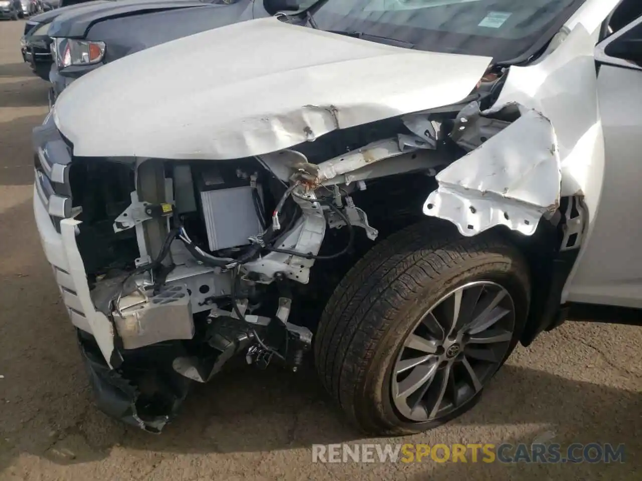 9 Photograph of a damaged car 5TDJZRFH5KS628650 TOYOTA HIGHLANDER 2019