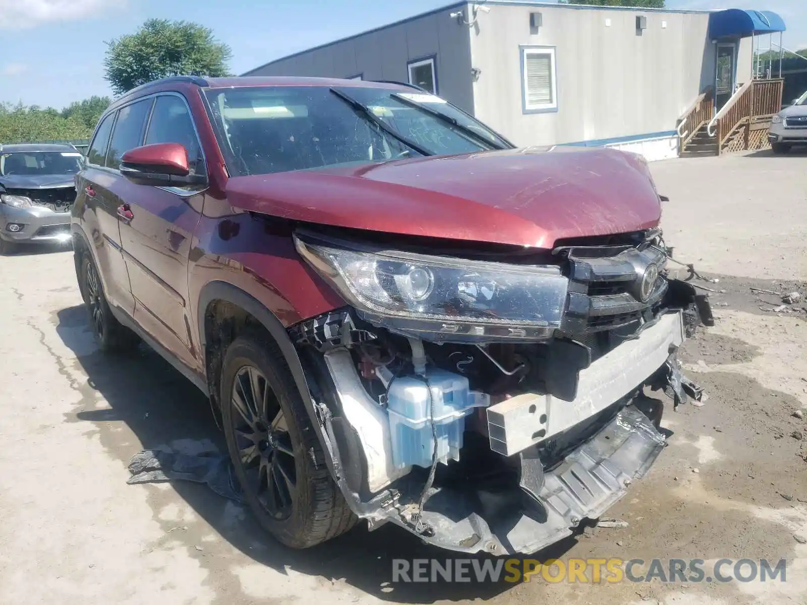 1 Photograph of a damaged car 5TDJZRFH5KS701564 TOYOTA HIGHLANDER 2019