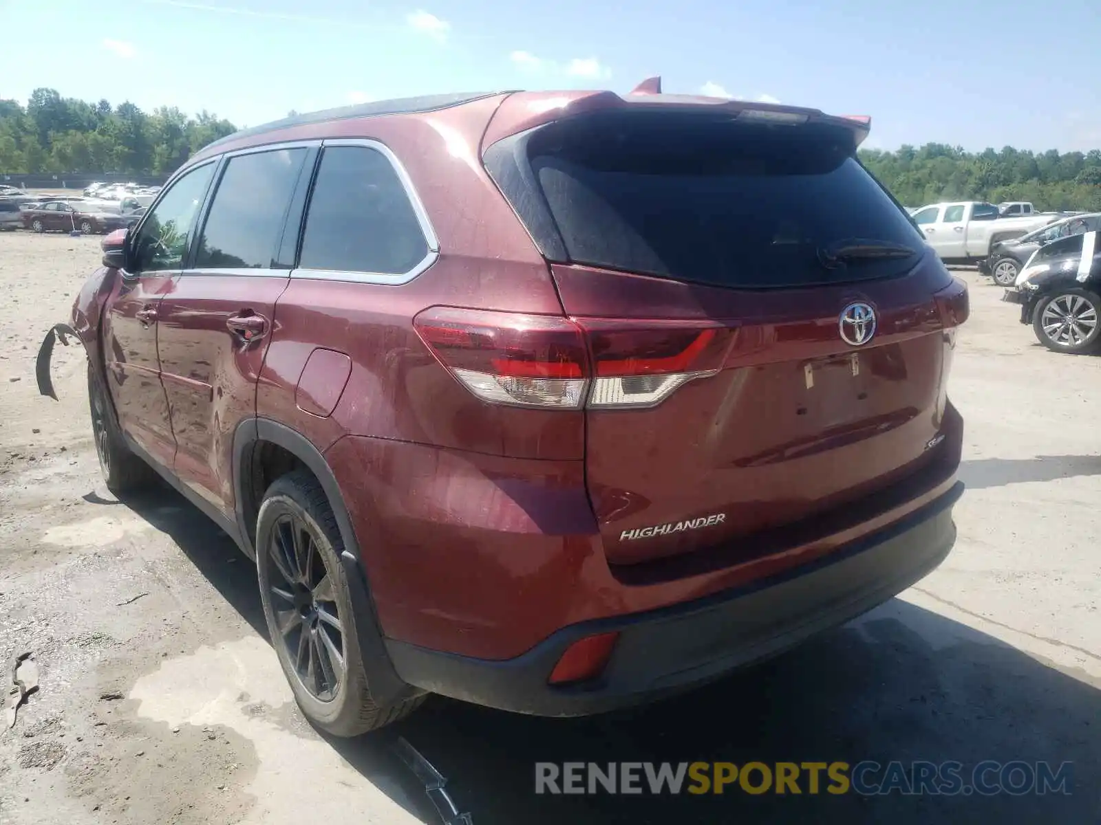 3 Photograph of a damaged car 5TDJZRFH5KS701564 TOYOTA HIGHLANDER 2019