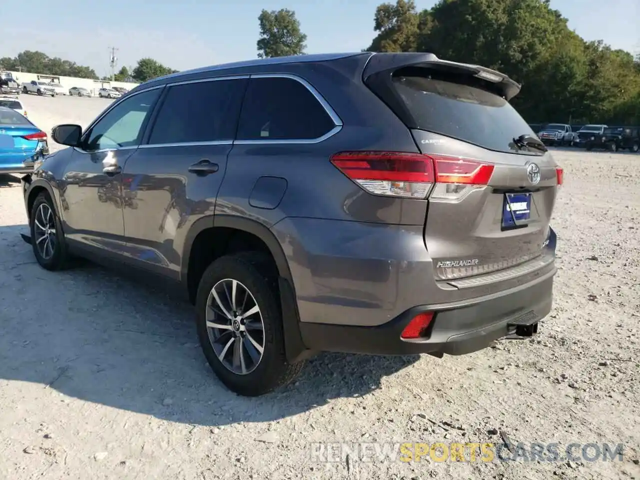 3 Photograph of a damaged car 5TDJZRFH5KS704030 TOYOTA HIGHLANDER 2019