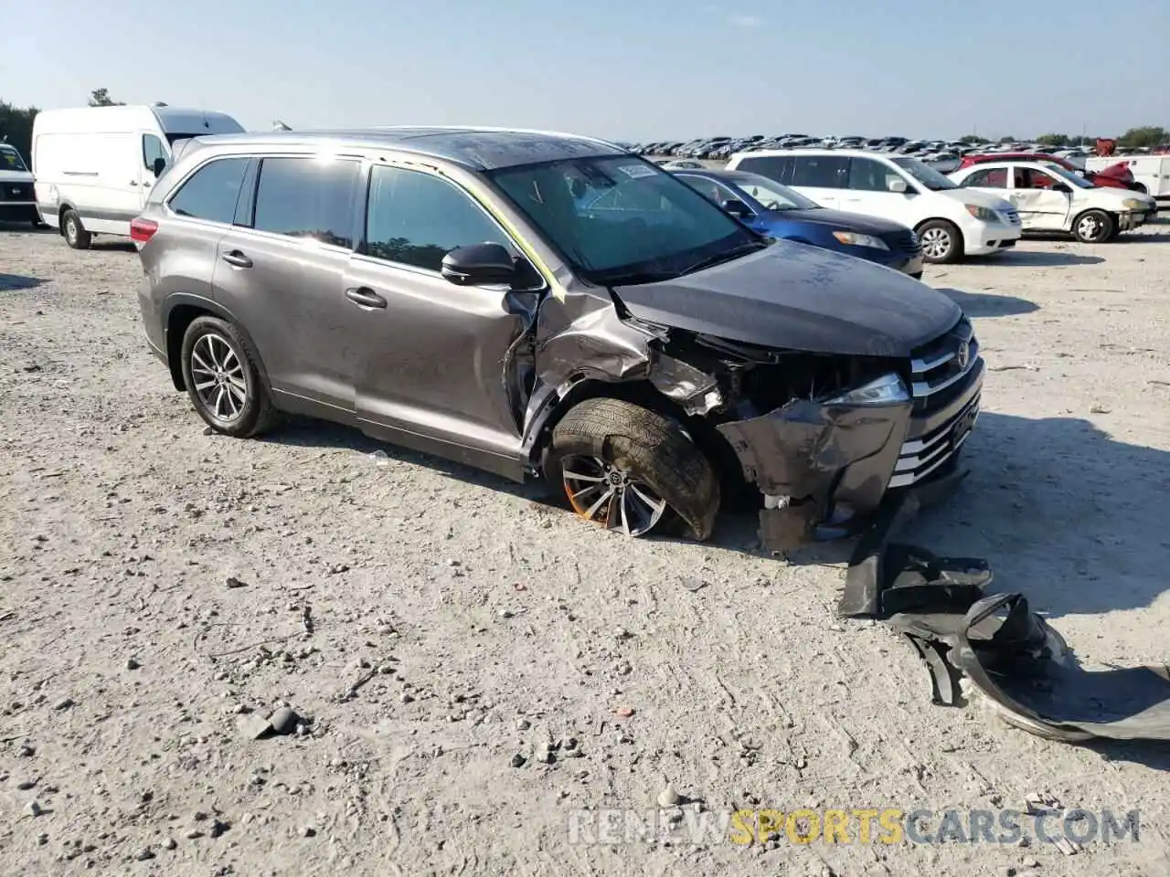 9 Photograph of a damaged car 5TDJZRFH5KS704030 TOYOTA HIGHLANDER 2019