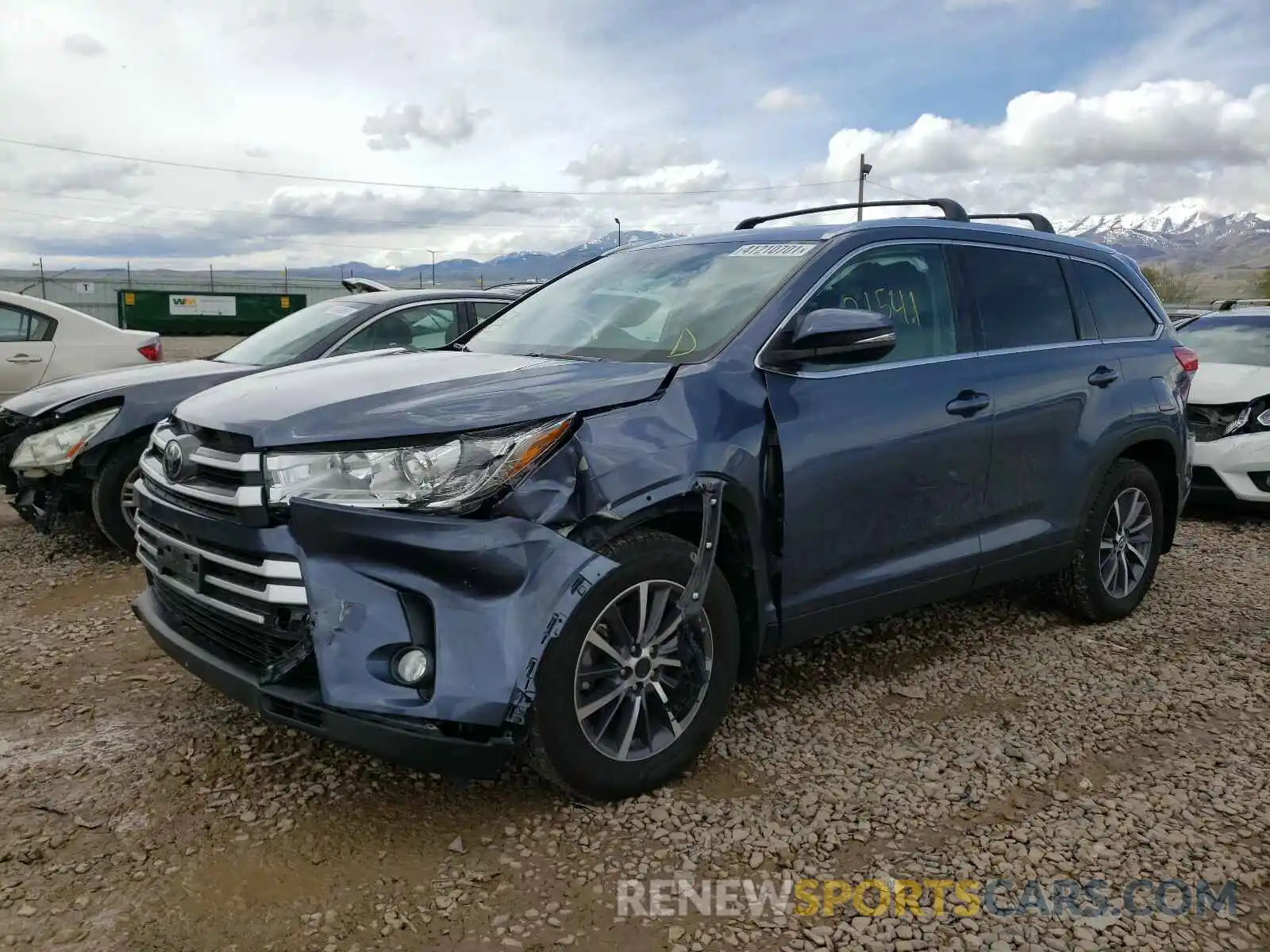 2 Photograph of a damaged car 5TDJZRFH5KS708062 TOYOTA HIGHLANDER 2019