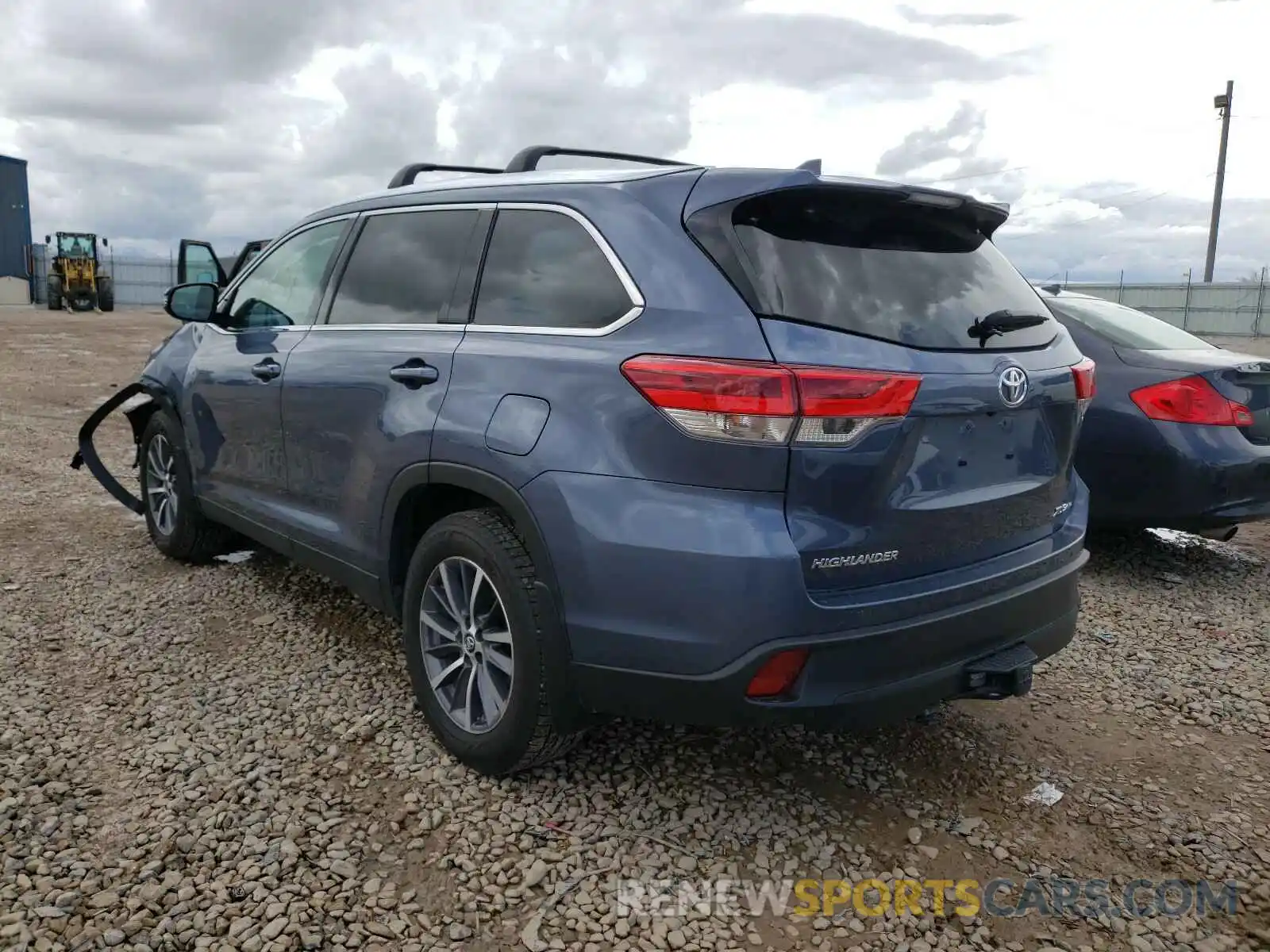 3 Photograph of a damaged car 5TDJZRFH5KS708062 TOYOTA HIGHLANDER 2019