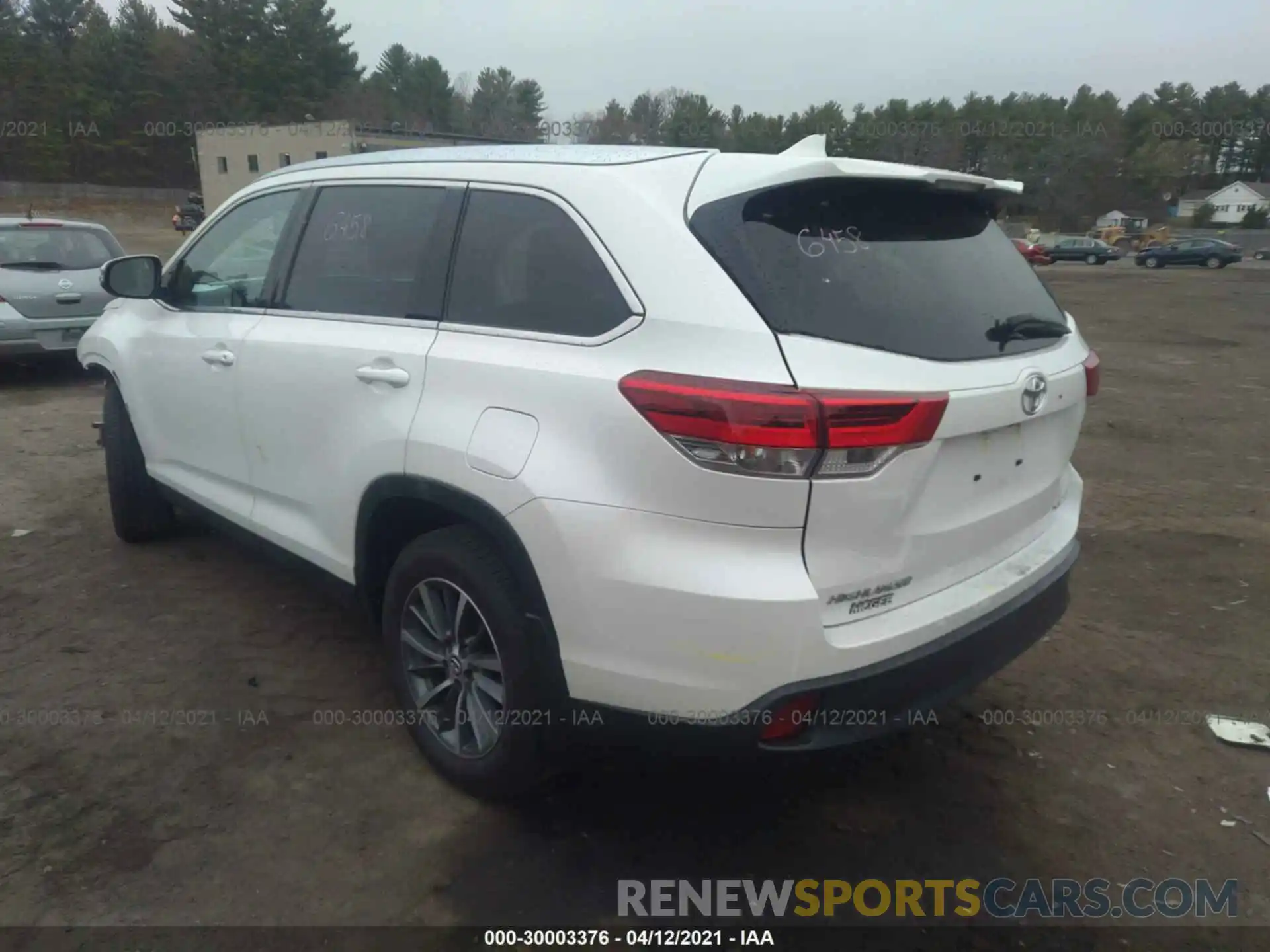 3 Photograph of a damaged car 5TDJZRFH5KS722091 TOYOTA HIGHLANDER 2019