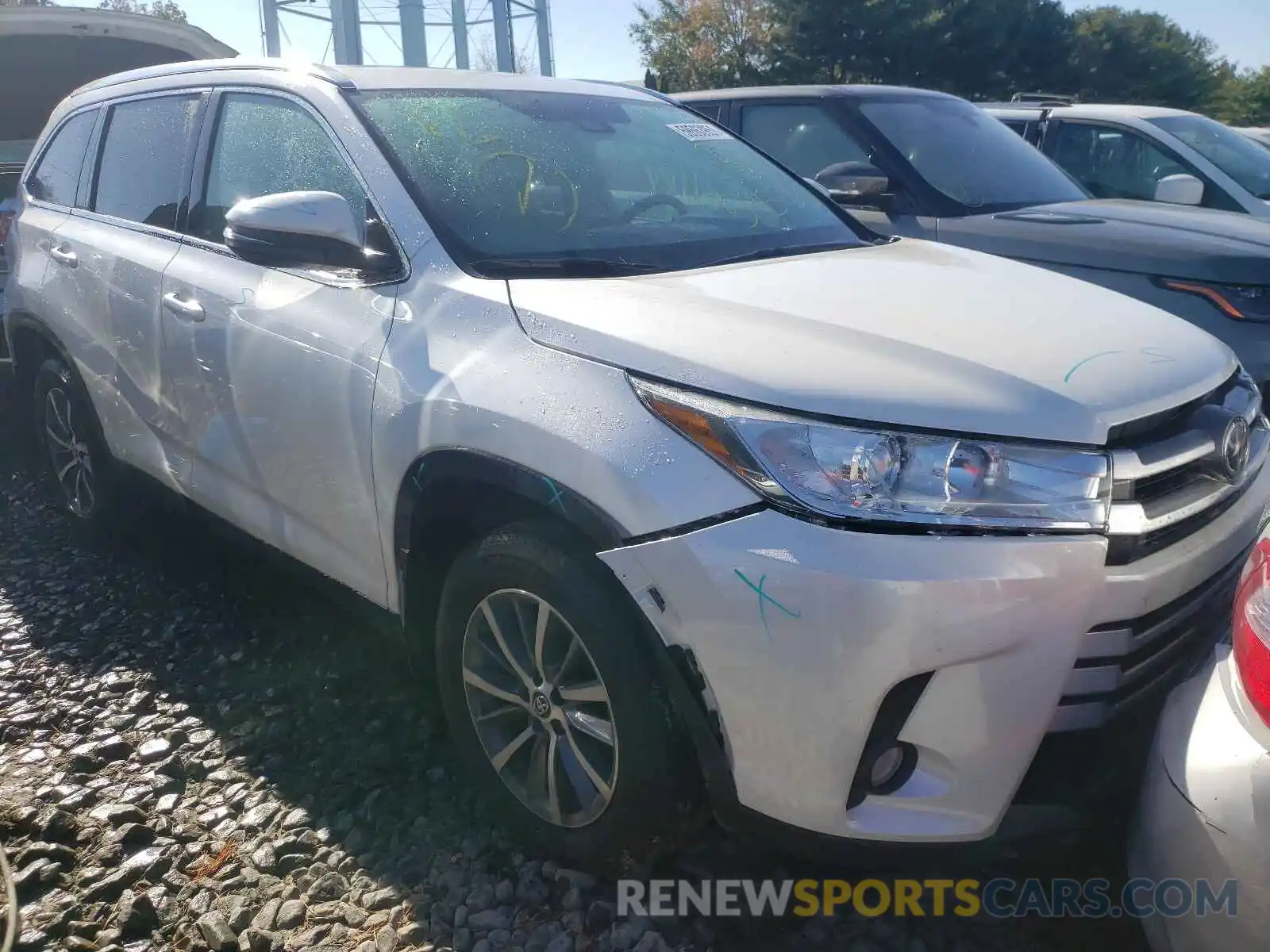 1 Photograph of a damaged car 5TDJZRFH5KS731907 TOYOTA HIGHLANDER 2019