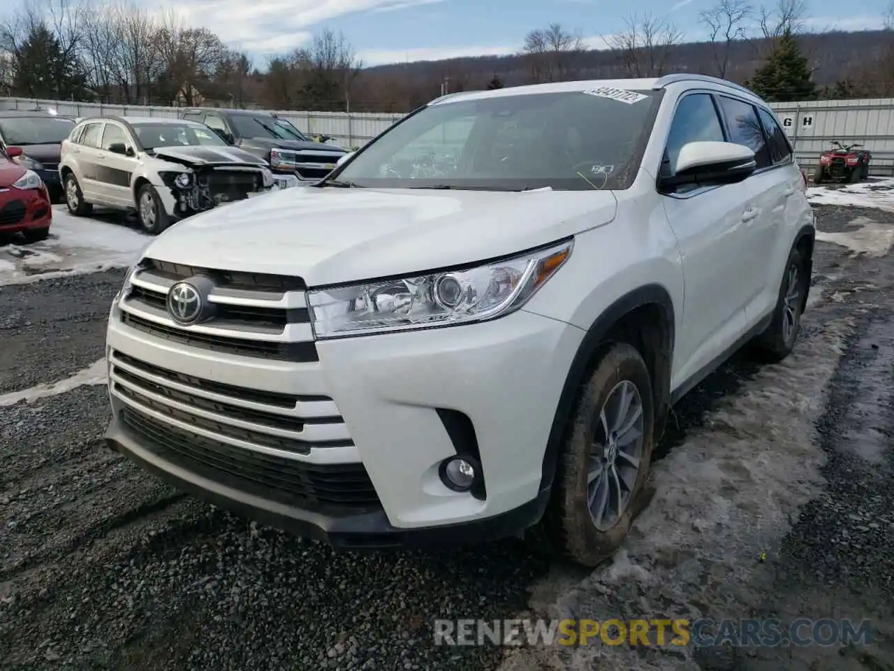 2 Photograph of a damaged car 5TDJZRFH5KS734094 TOYOTA HIGHLANDER 2019