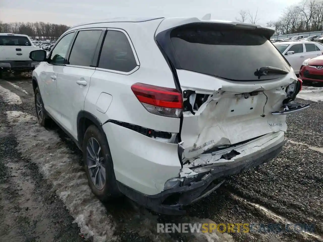 3 Photograph of a damaged car 5TDJZRFH5KS734094 TOYOTA HIGHLANDER 2019