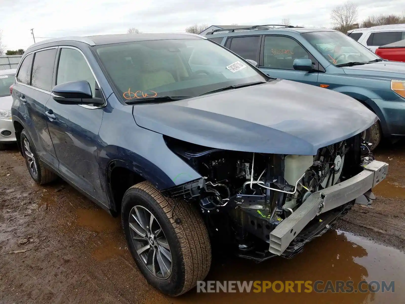 1 Photograph of a damaged car 5TDJZRFH5KS736220 TOYOTA HIGHLANDER 2019