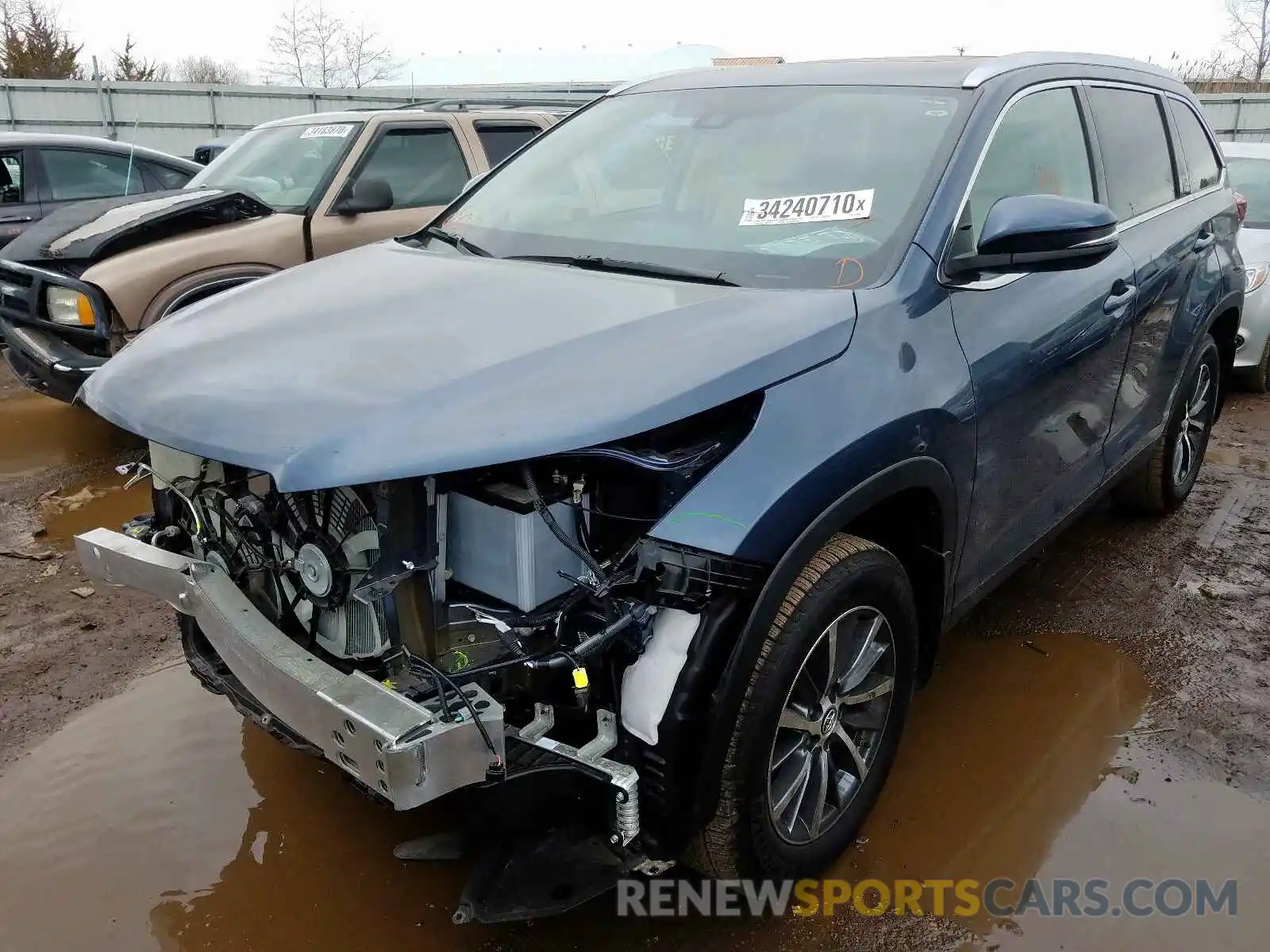 2 Photograph of a damaged car 5TDJZRFH5KS736220 TOYOTA HIGHLANDER 2019