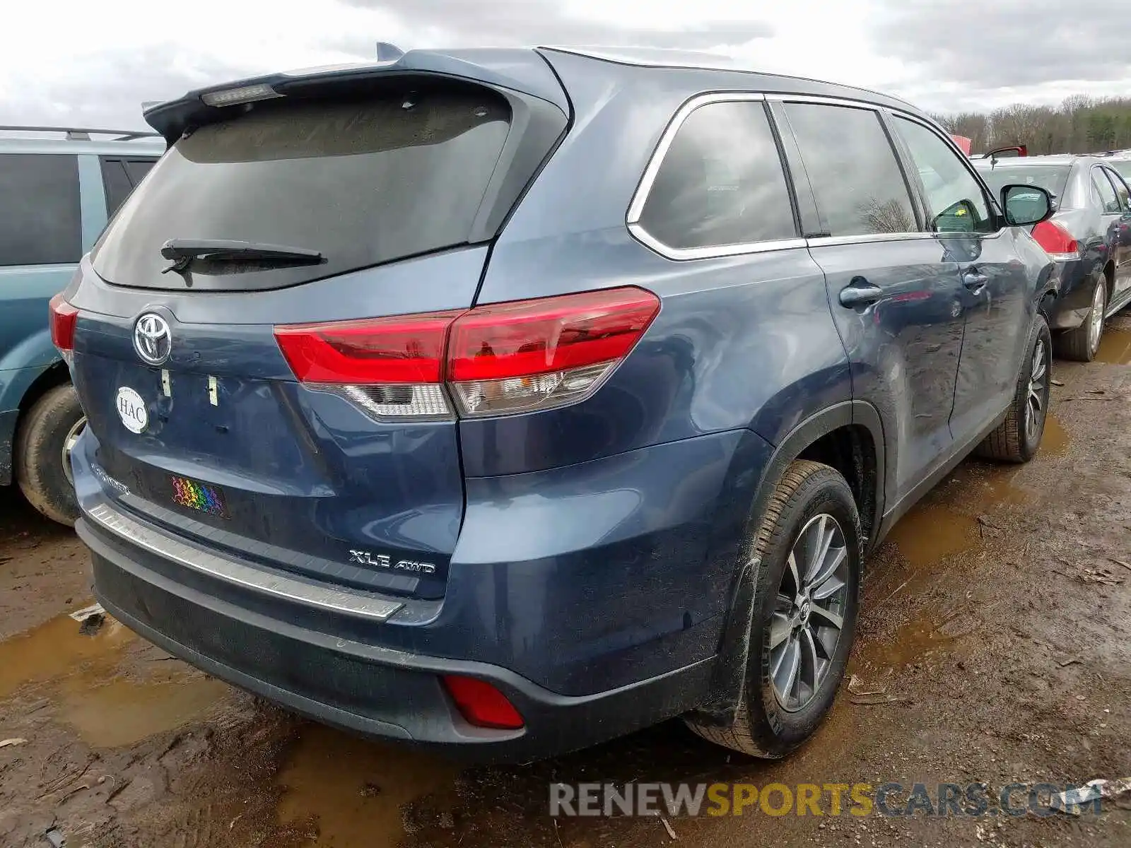 4 Photograph of a damaged car 5TDJZRFH5KS736220 TOYOTA HIGHLANDER 2019