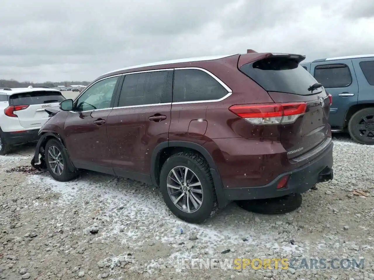 2 Photograph of a damaged car 5TDJZRFH5KS738520 TOYOTA HIGHLANDER 2019