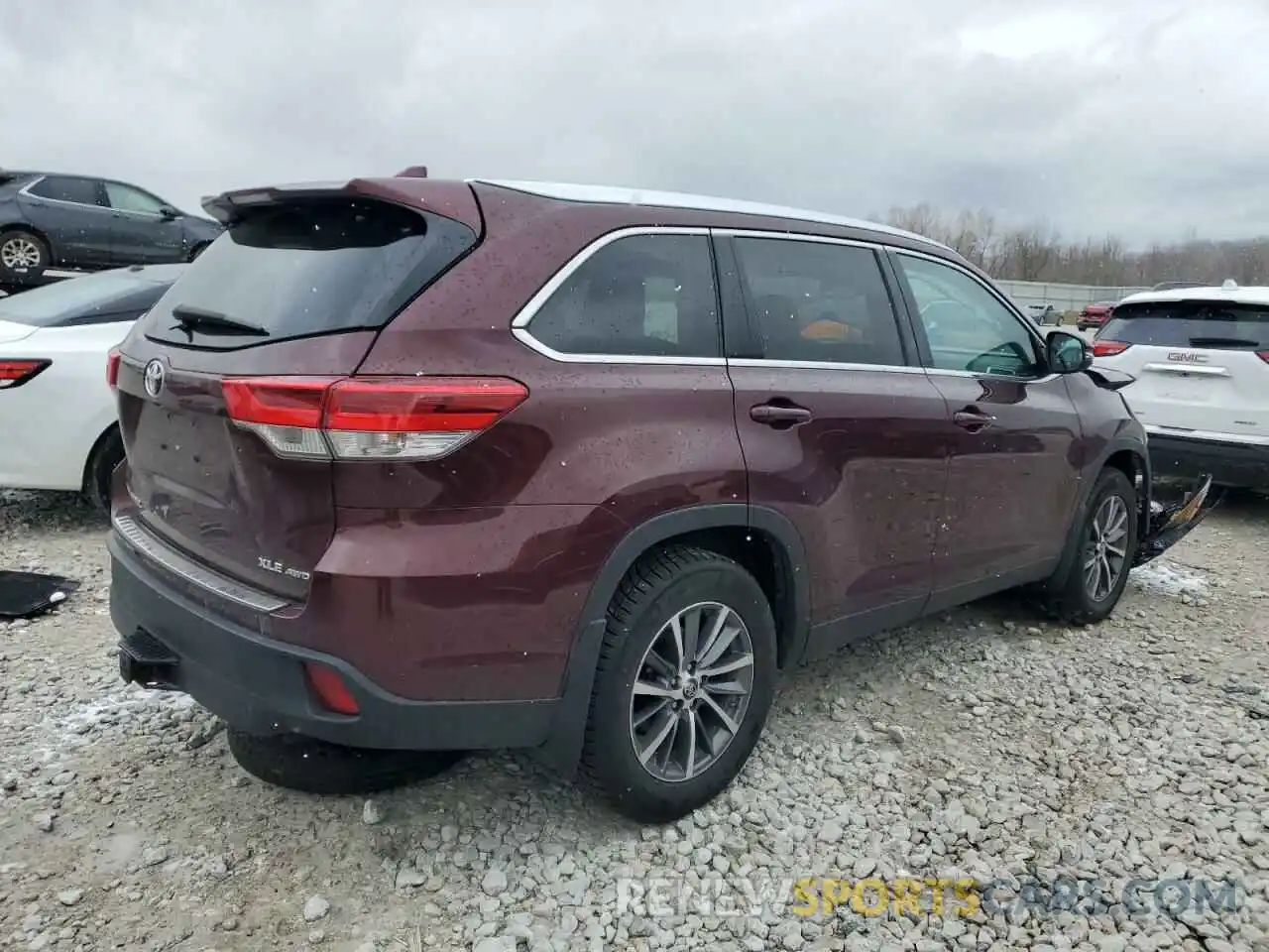 3 Photograph of a damaged car 5TDJZRFH5KS738520 TOYOTA HIGHLANDER 2019