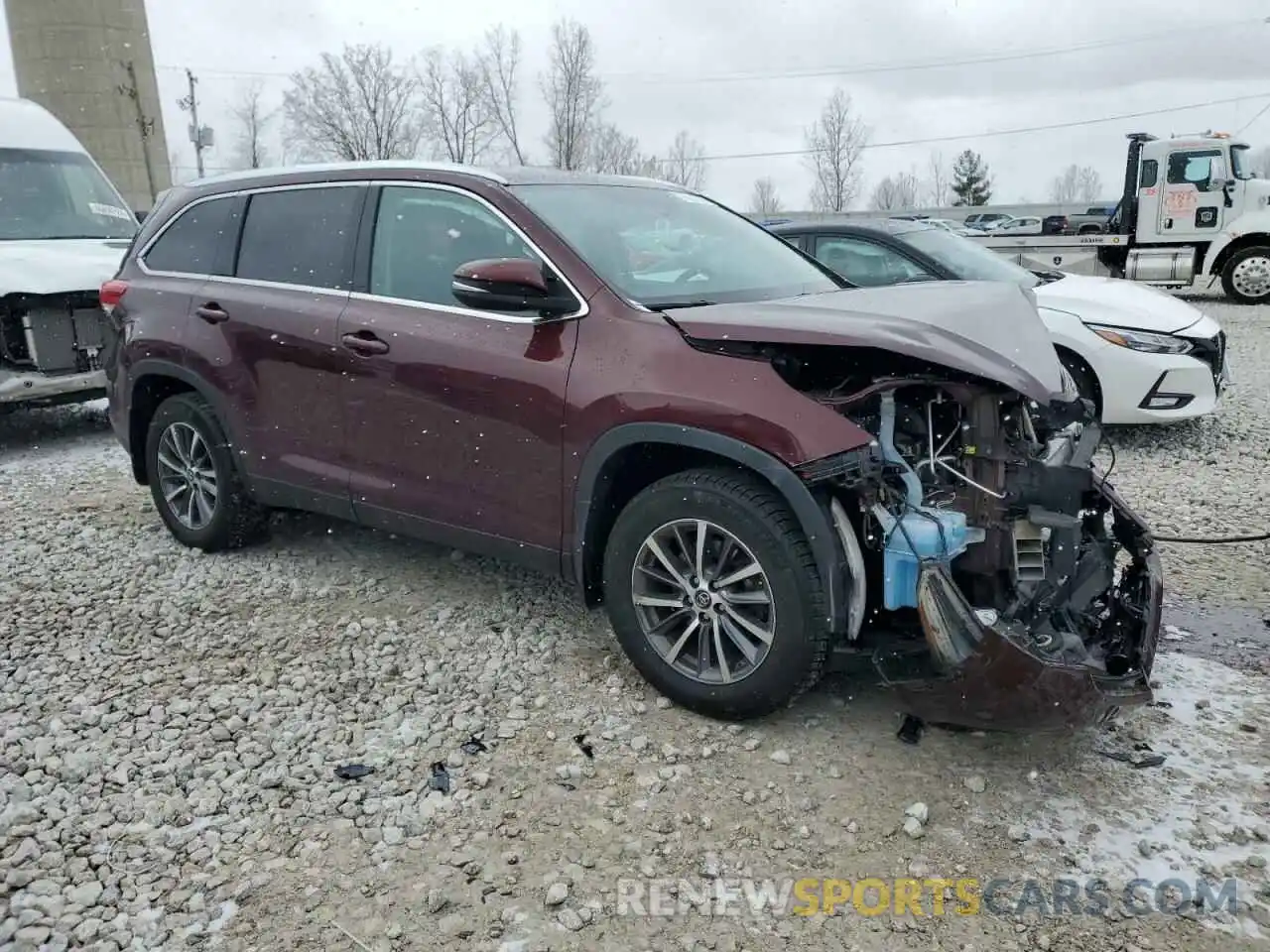 4 Photograph of a damaged car 5TDJZRFH5KS738520 TOYOTA HIGHLANDER 2019