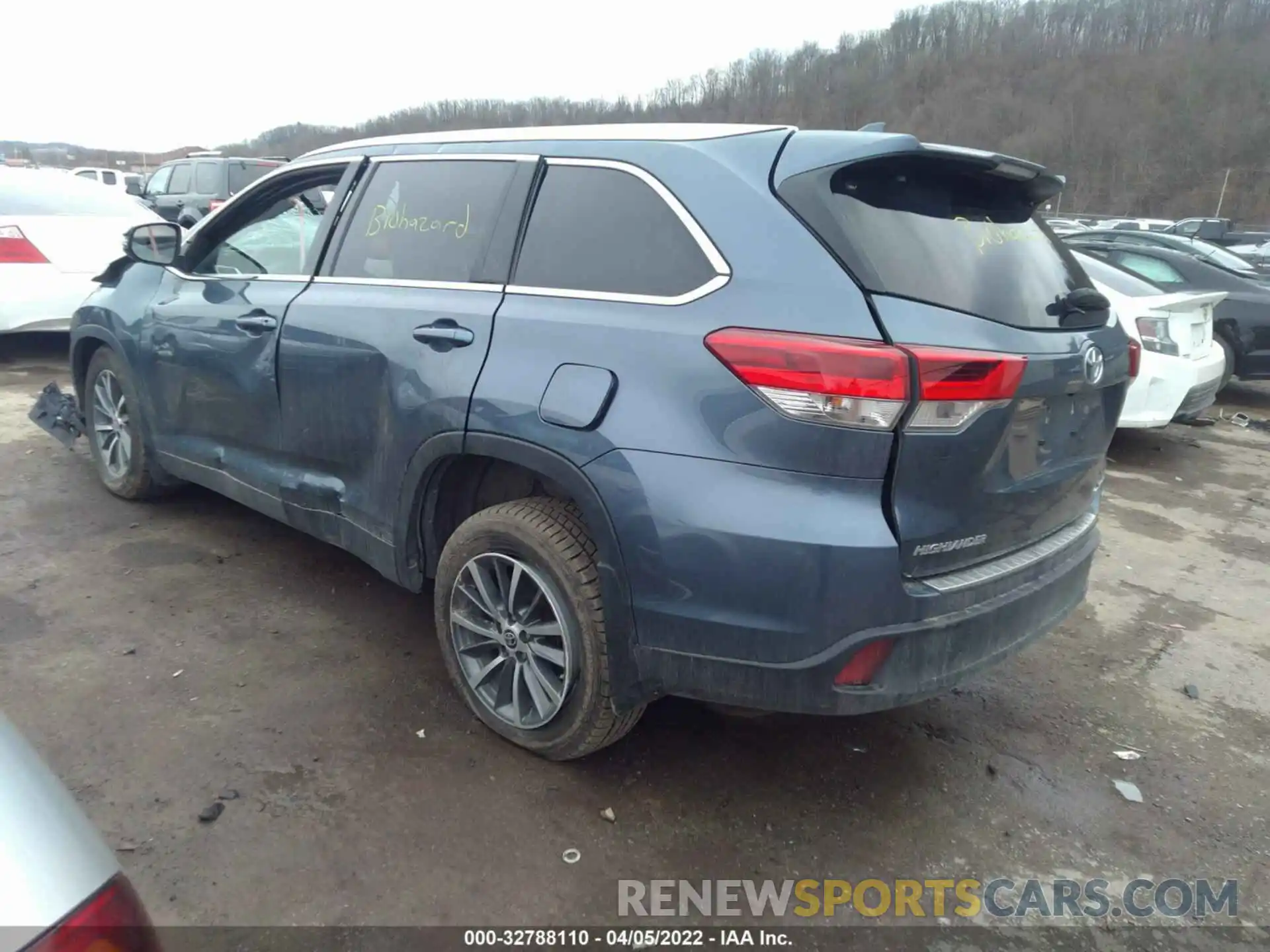 3 Photograph of a damaged car 5TDJZRFH5KS745211 TOYOTA HIGHLANDER 2019