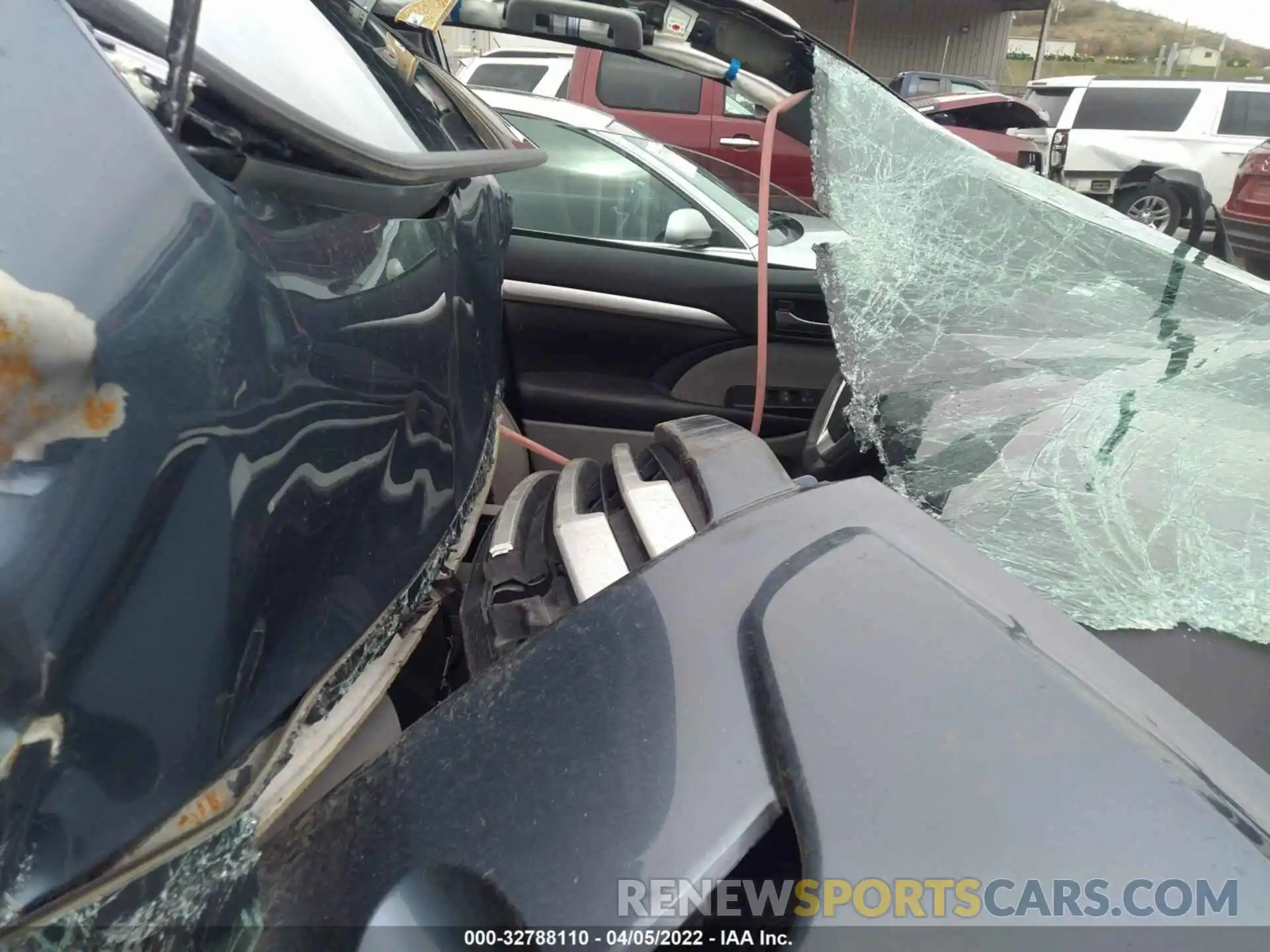 5 Photograph of a damaged car 5TDJZRFH5KS745211 TOYOTA HIGHLANDER 2019