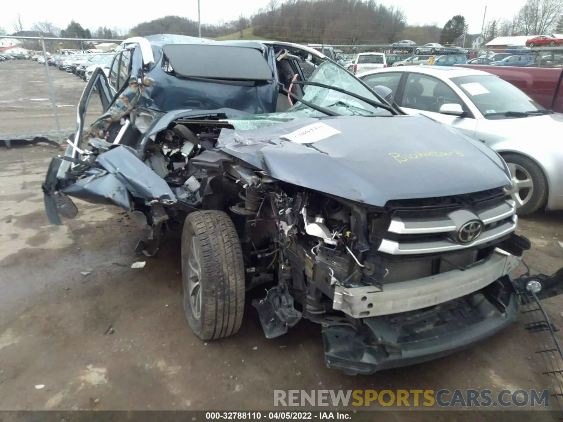 6 Photograph of a damaged car 5TDJZRFH5KS745211 TOYOTA HIGHLANDER 2019