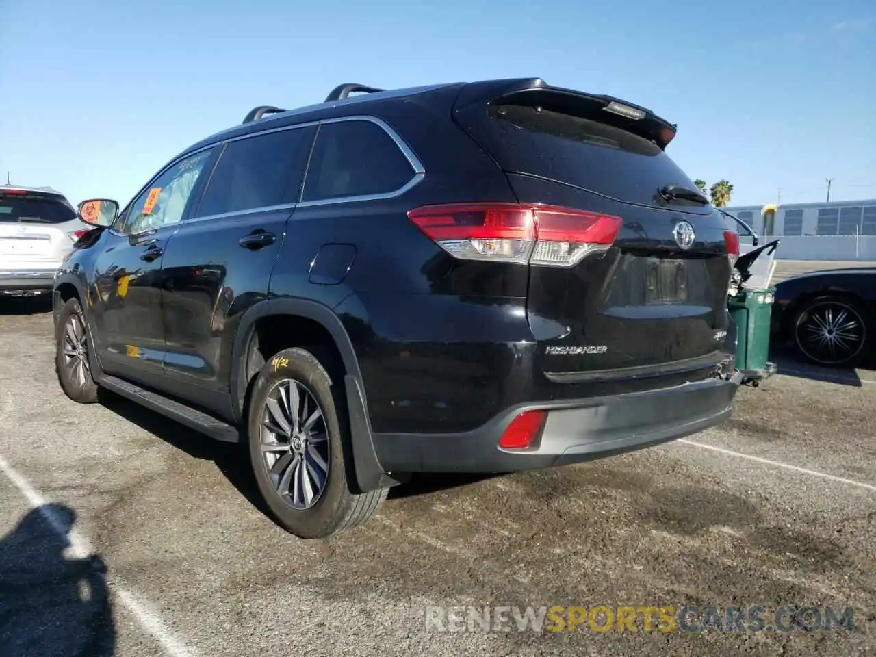 3 Photograph of a damaged car 5TDJZRFH5KS918113 TOYOTA HIGHLANDER 2019