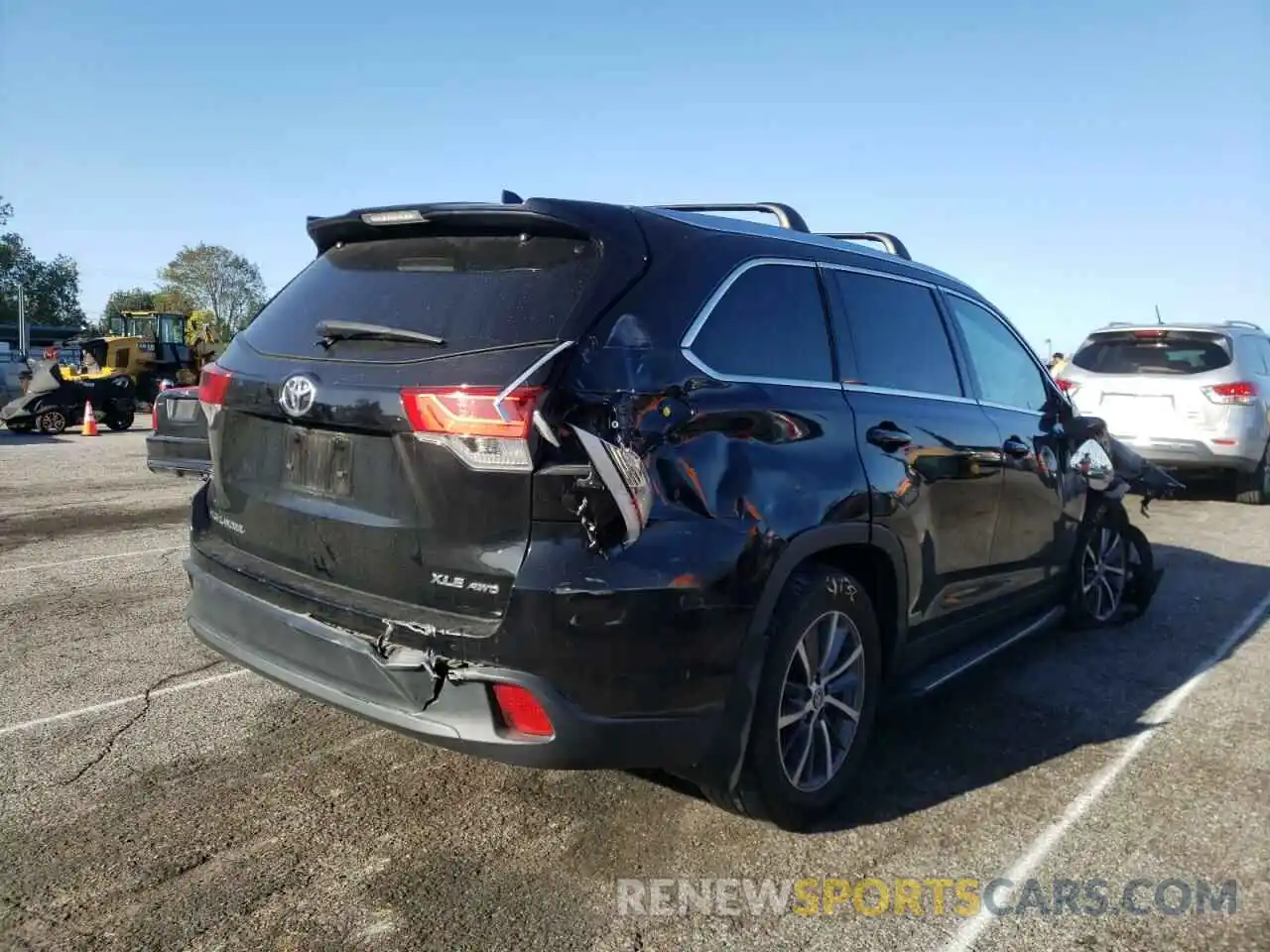 4 Photograph of a damaged car 5TDJZRFH5KS918113 TOYOTA HIGHLANDER 2019