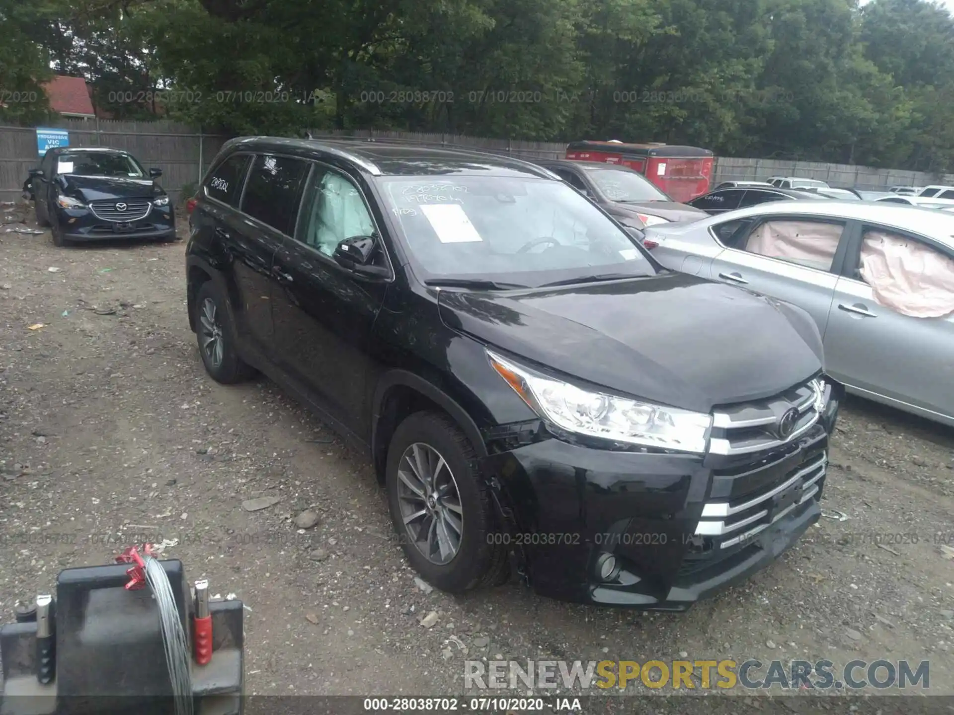 1 Photograph of a damaged car 5TDJZRFH5KS919469 TOYOTA HIGHLANDER 2019