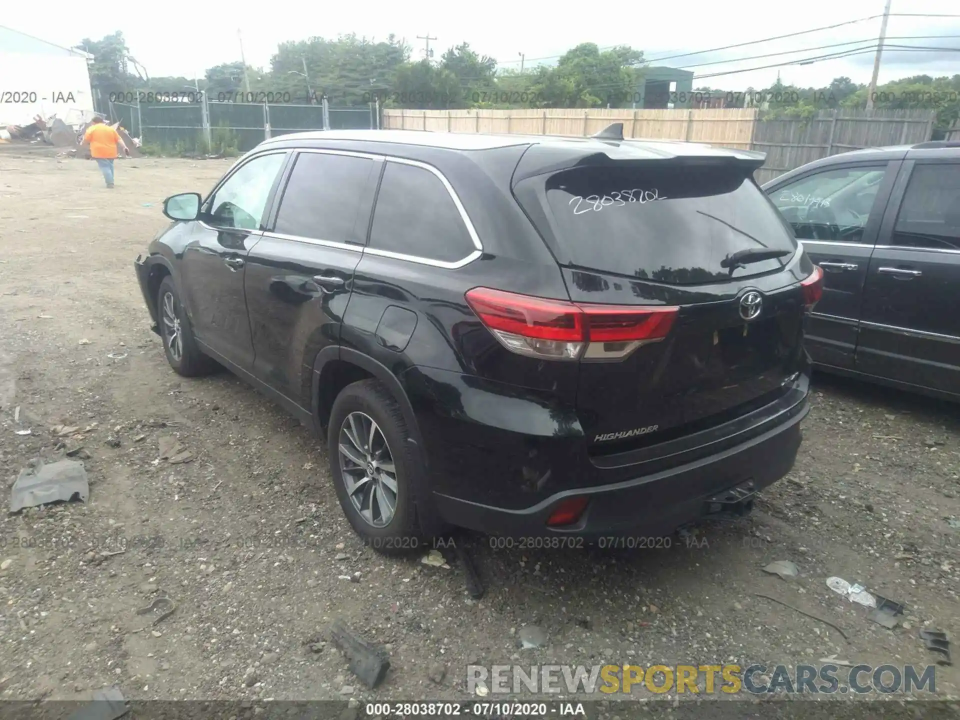 3 Photograph of a damaged car 5TDJZRFH5KS919469 TOYOTA HIGHLANDER 2019