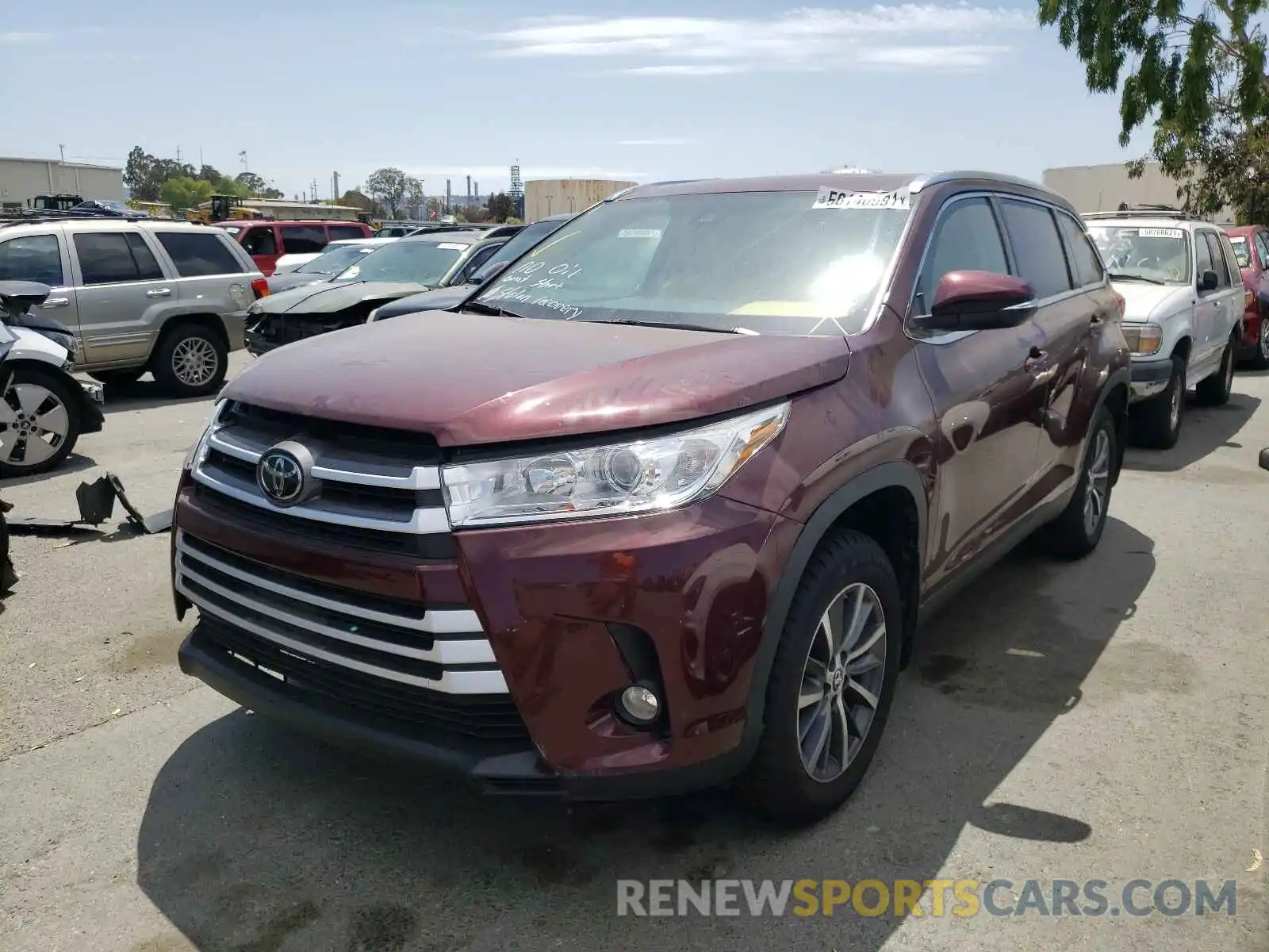 2 Photograph of a damaged car 5TDJZRFH5KS919519 TOYOTA HIGHLANDER 2019